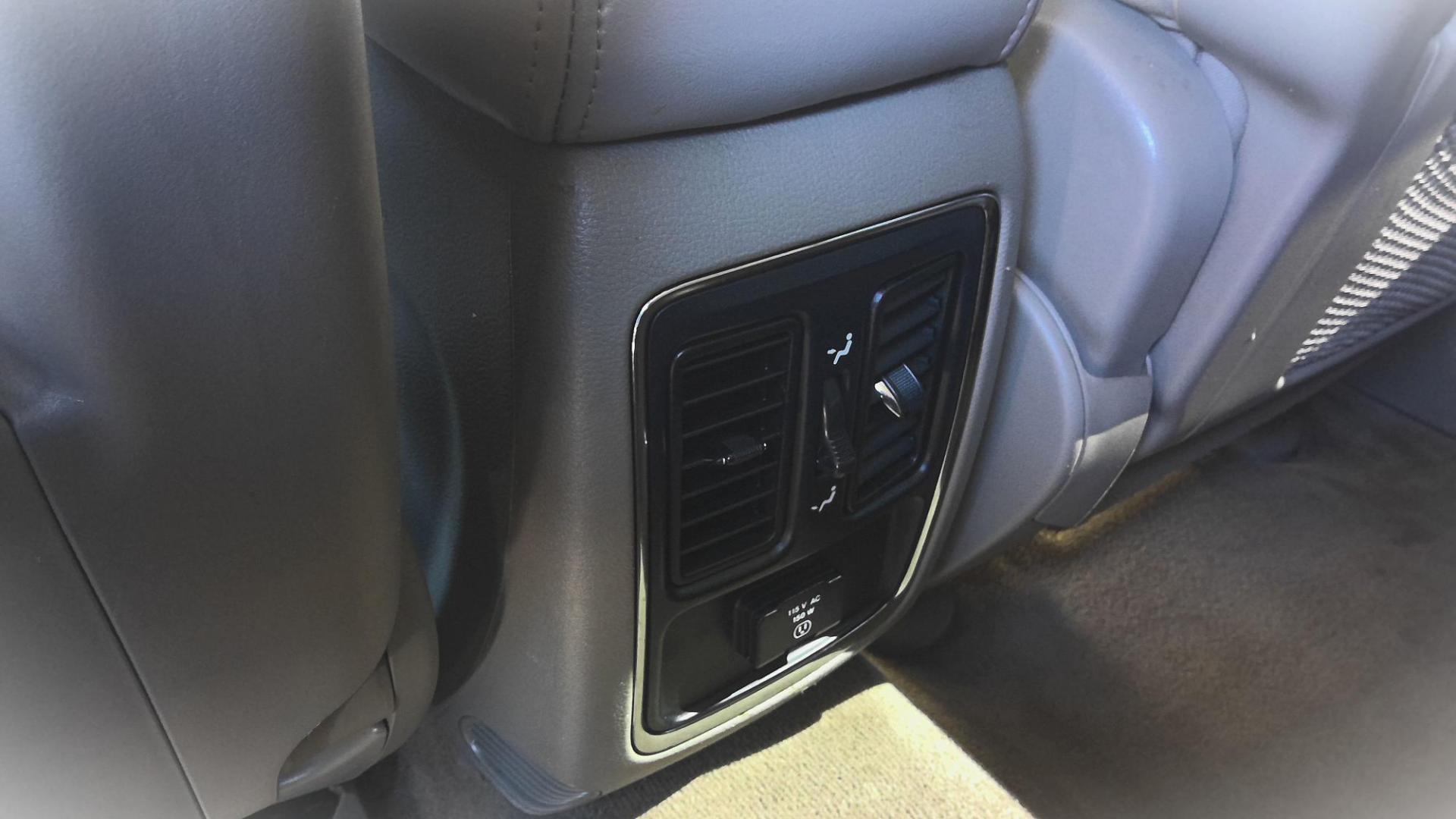 2013 RED Jeep Grand Cherokee Laredo 4WD (1C4RJFAG0DC) with an 3.6L V6 DOHC 24V engine, 5-Speed Automatic transmission, located at 502 S. Riverside Avenue, Medford, OR, 97501, (541) 773-3136, 42.322803, -122.867477 - Photo#6