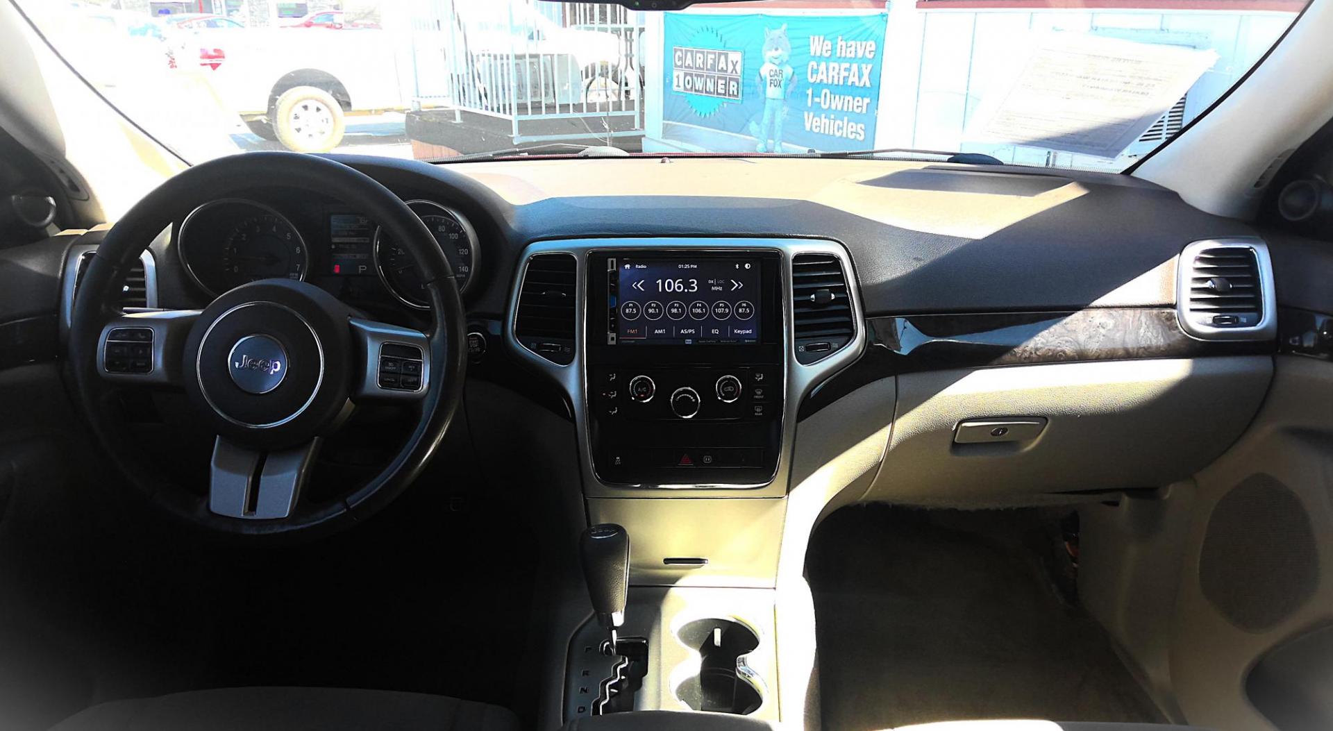 2013 RED Jeep Grand Cherokee Laredo 4WD (1C4RJFAG0DC) with an 3.6L V6 DOHC 24V engine, 5-Speed Automatic transmission, located at 502 S. Riverside Avenue, Medford, OR, 97501, (541) 773-3136, 42.322803, -122.867477 - Photo#7