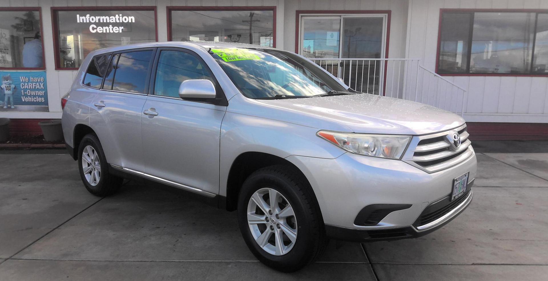 2013 SILVER Toyota Highlander Base 4WD (5TDBK3EH3DS) with an 3.5L V6 DOHC 24V engine, 5-Speed Automatic transmission, located at 502 S. Riverside Avenue, Medford, OR, 97501, (541) 773-3136, 42.322803, -122.867477 - Photo#1