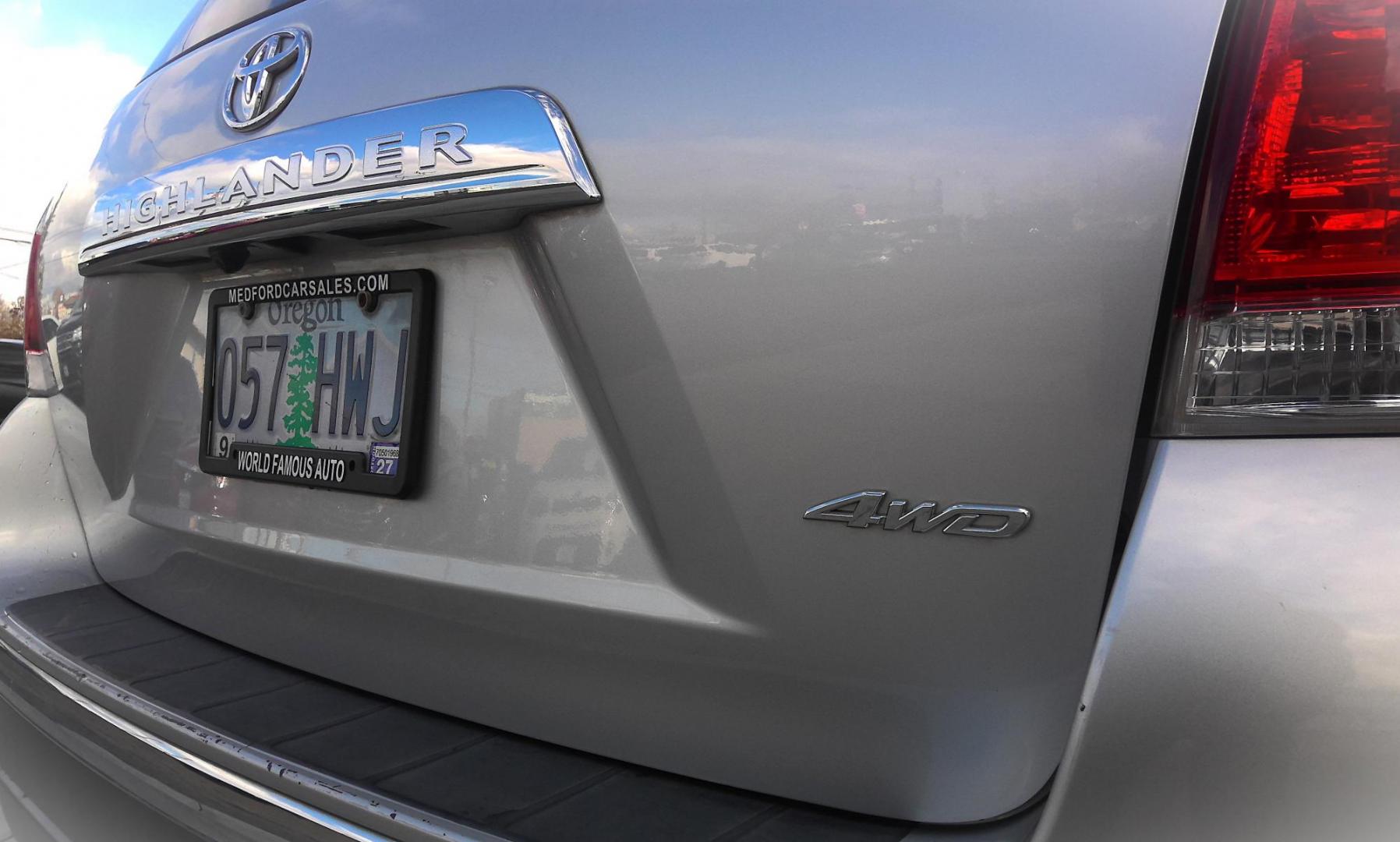 2013 SILVER Toyota Highlander Base 4WD (5TDBK3EH3DS) with an 3.5L V6 DOHC 24V engine, 5-Speed Automatic transmission, located at 502 S. Riverside Avenue, Medford, OR, 97501, (541) 773-3136, 42.322803, -122.867477 - Photo#3