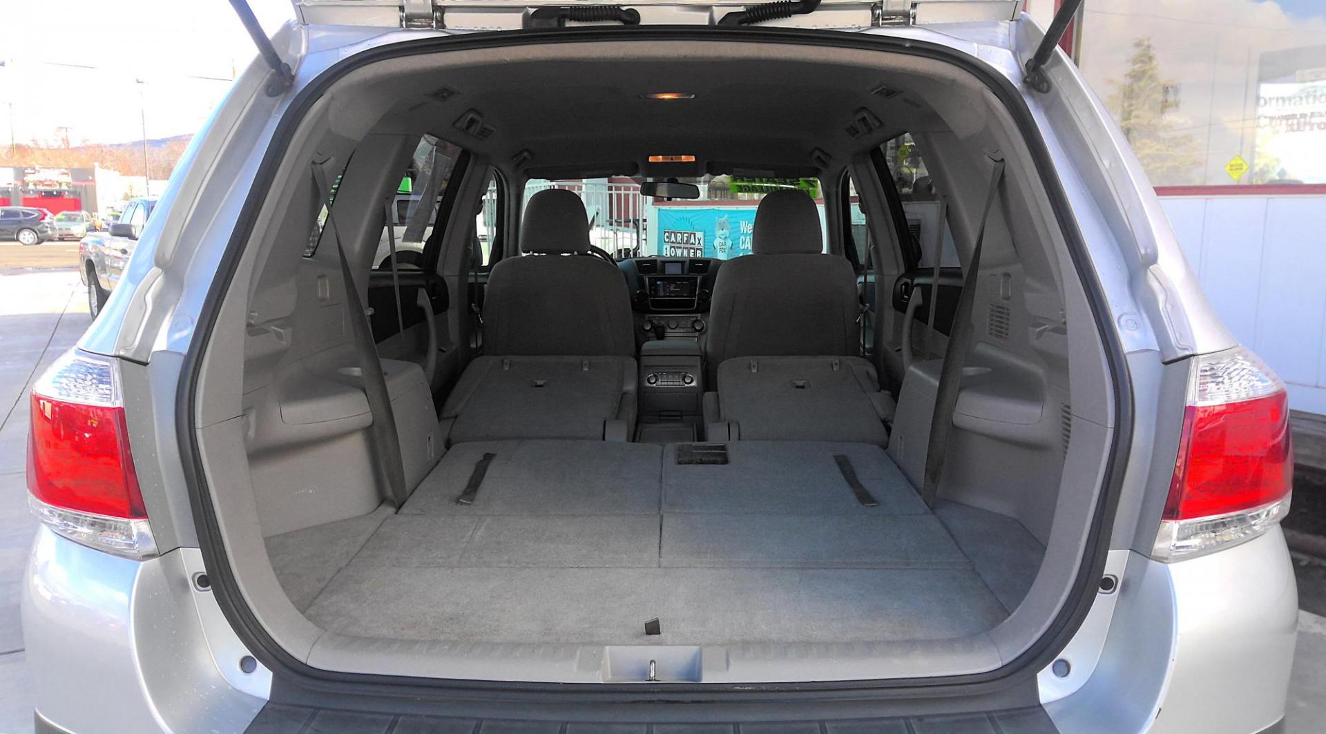 2013 SILVER Toyota Highlander Base 4WD (5TDBK3EH3DS) with an 3.5L V6 DOHC 24V engine, 5-Speed Automatic transmission, located at 502 S. Riverside Avenue, Medford, OR, 97501, (541) 773-3136, 42.322803, -122.867477 - Photo#6