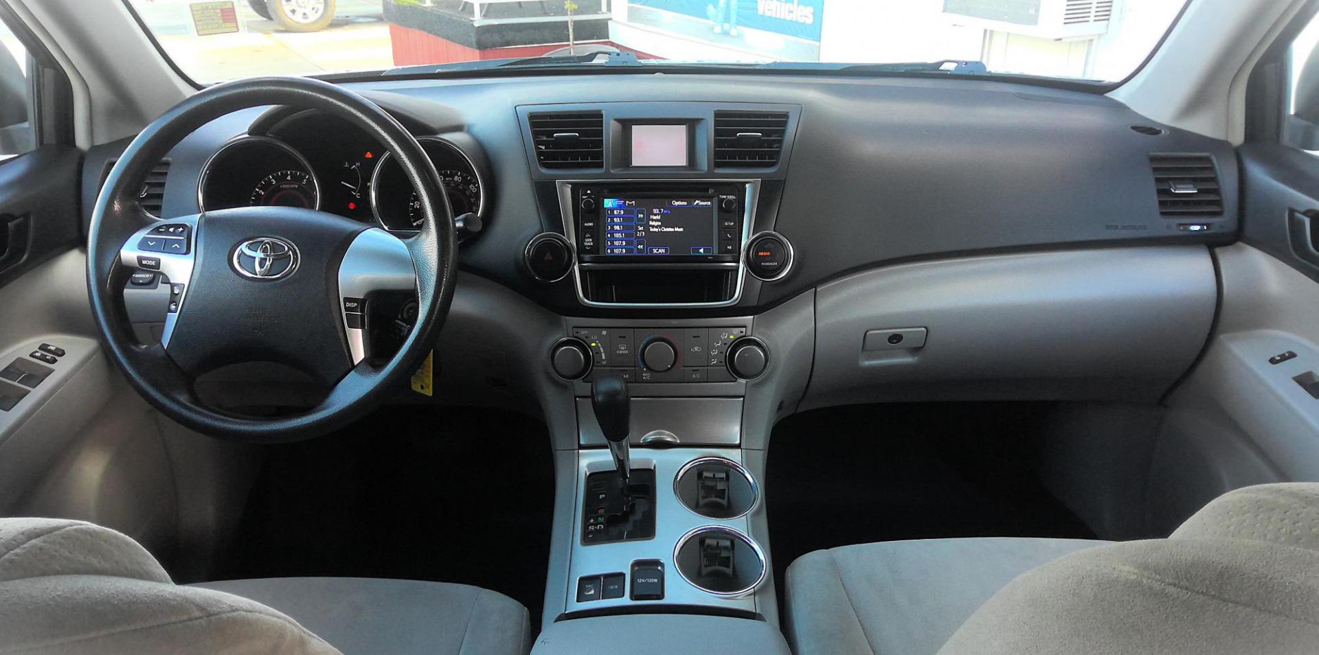 2013 SILVER Toyota Highlander Base 4WD (5TDBK3EH3DS) with an 3.5L V6 DOHC 24V engine, 5-Speed Automatic transmission, located at 502 S. Riverside Avenue, Medford, OR, 97501, (541) 773-3136, 42.322803, -122.867477 - Photo#10