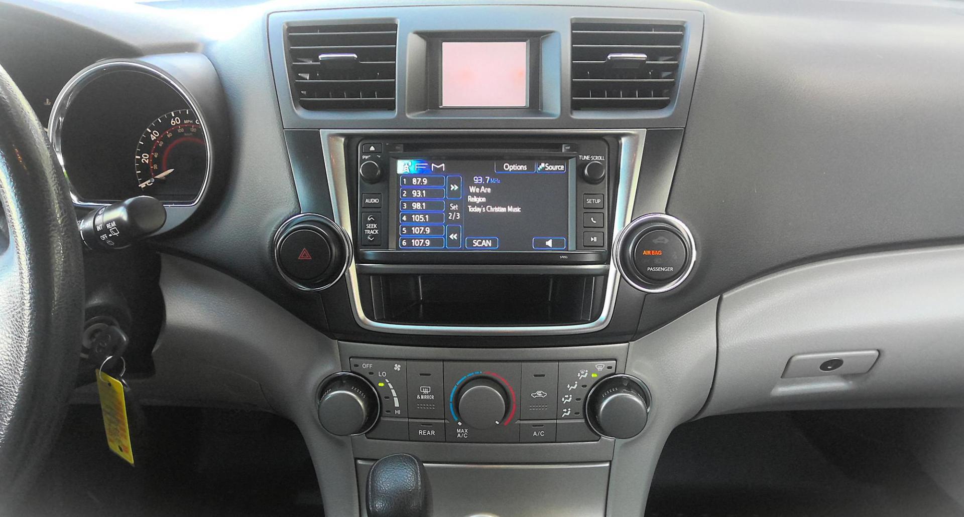 2013 SILVER Toyota Highlander Base 4WD (5TDBK3EH3DS) with an 3.5L V6 DOHC 24V engine, 5-Speed Automatic transmission, located at 502 S. Riverside Avenue, Medford, OR, 97501, (541) 773-3136, 42.322803, -122.867477 - Photo#11