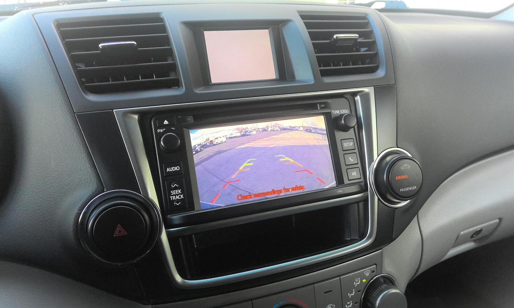 2013 SILVER Toyota Highlander Base 4WD (5TDBK3EH3DS) with an 3.5L V6 DOHC 24V engine, 5-Speed Automatic transmission, located at 502 S. Riverside Avenue, Medford, OR, 97501, (541) 773-3136, 42.322803, -122.867477 - Photo#12