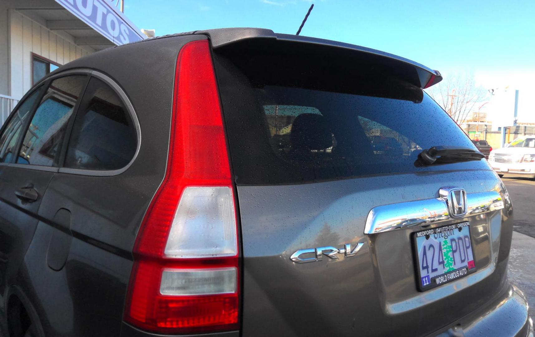2010 GRAY Honda CR-V EX-L 2WD 5-Speed AT (5J6RE3H78AL) with an 2.4L L4 DOHC 16V engine, 5-Speed Automatic transmission, located at 502 S. Riverside Avenue, Medford, OR, 97501, (541) 773-3136, 42.322803, -122.867477 - Photo#3