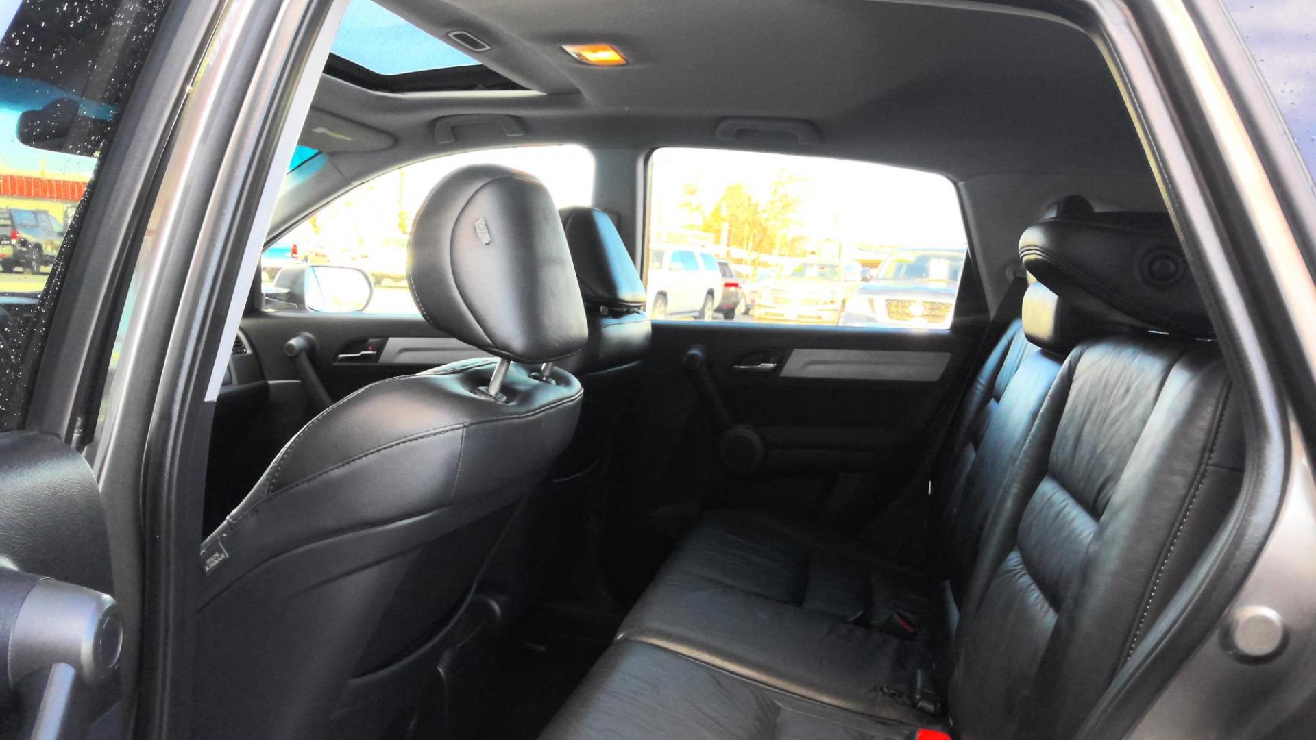 2010 GRAY Honda CR-V EX-L 2WD 5-Speed AT (5J6RE3H78AL) with an 2.4L L4 DOHC 16V engine, 5-Speed Automatic transmission, located at 502 S. Riverside Avenue, Medford, OR, 97501, (541) 773-3136, 42.322803, -122.867477 - Photo#5