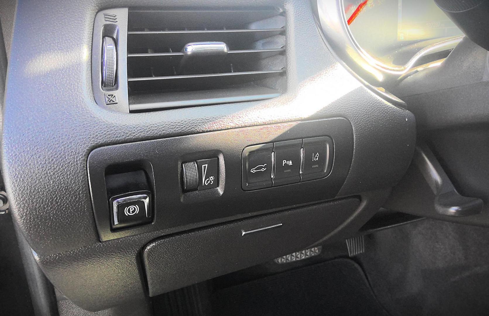 2016 BLACK Chevrolet Impala LTZ (2G1145S37G9) with an 3.6L V6 DOHC 24V engine, 6A transmission, located at 502 S. Riverside Avenue, Medford, OR, 97501, (541) 773-3136, 42.322803, -122.867477 - Photo#10
