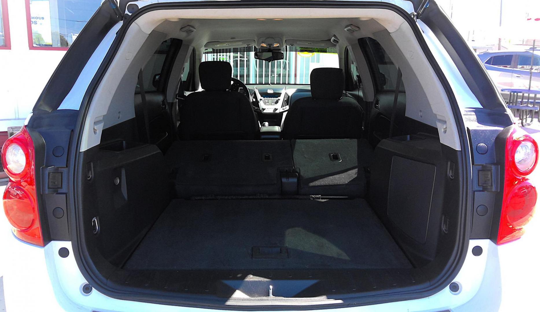 2013 WHITE Chevrolet Equinox LS 2WD (1GNALBEK5DZ) with an 2.4L L4 DOHC 16V engine, 6-Speed Automatic transmission, located at 502 S. Riverside Avenue, Medford, OR, 97501, (541) 773-3136, 42.322803, -122.867477 - Photo#4