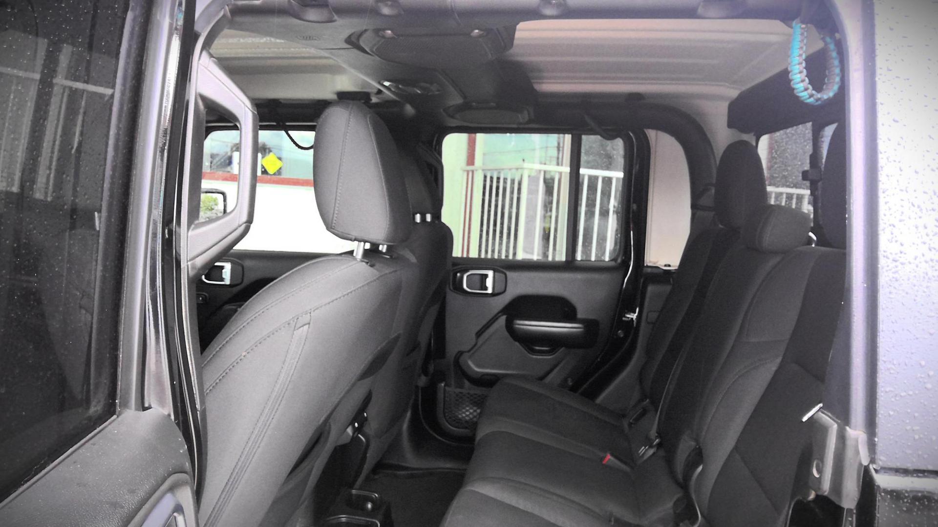 2020 BLACK Jeep Gladiator Sport (1C6HJTAG8LL) with an 3.6L V6 DOHC 24V engine, 6M transmission, located at 502 S. Riverside Avenue, Medford, OR, 97501, (541) 773-3136, 42.322803, -122.867477 - Photo#3