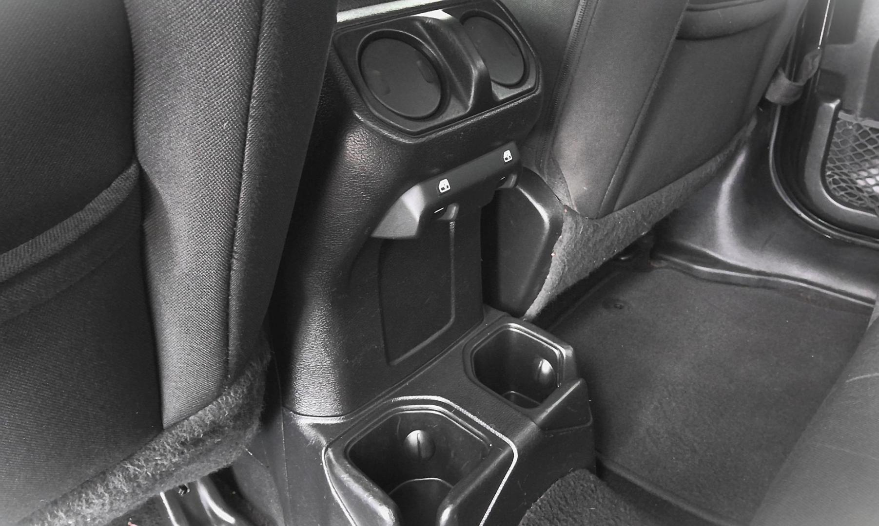 2020 BLACK Jeep Gladiator Sport (1C6HJTAG8LL) with an 3.6L V6 DOHC 24V engine, 6M transmission, located at 502 S. Riverside Avenue, Medford, OR, 97501, (541) 773-3136, 42.322803, -122.867477 - Photo#4