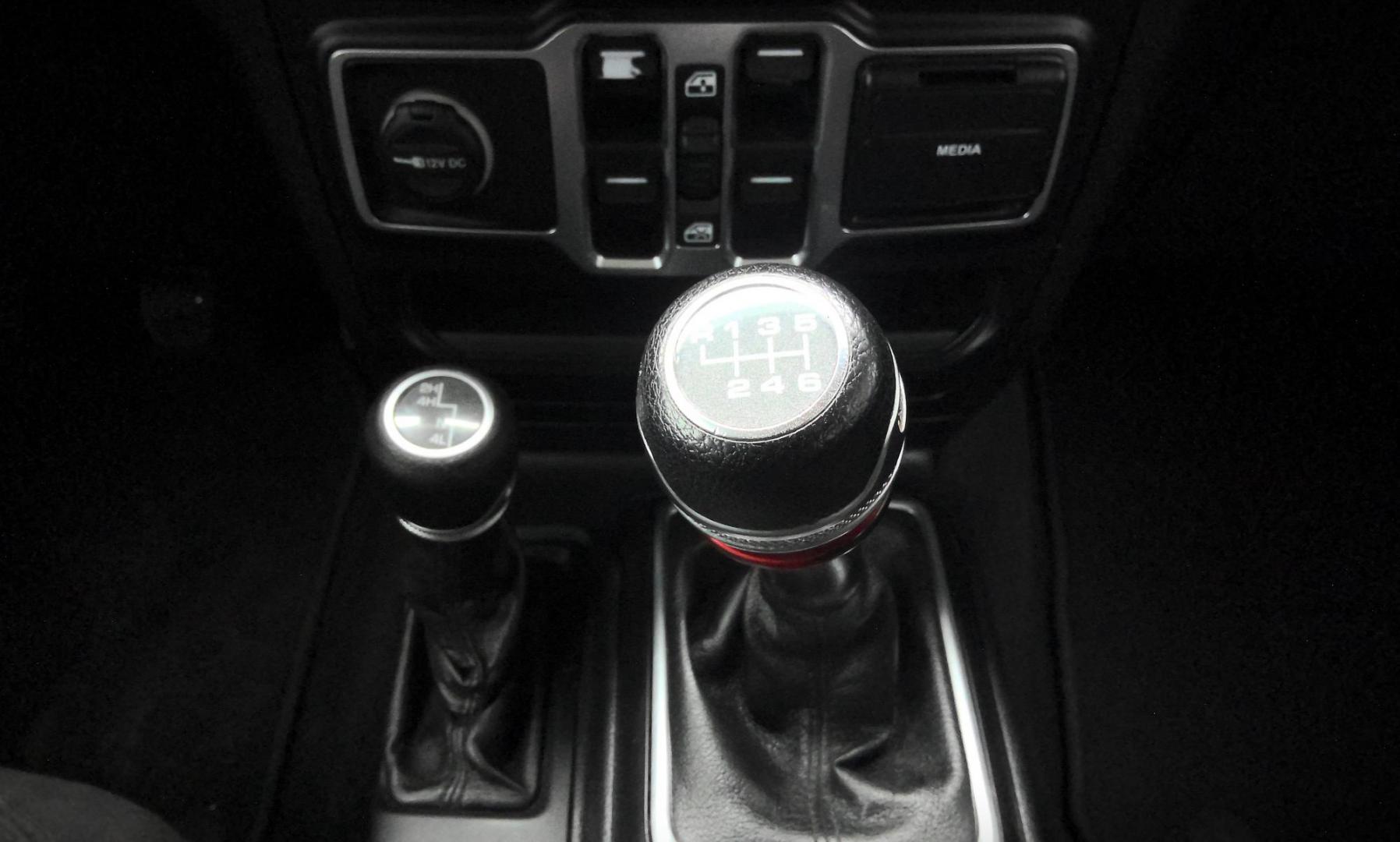 2020 BLACK Jeep Gladiator Sport (1C6HJTAG8LL) with an 3.6L V6 DOHC 24V engine, 6M transmission, located at 502 S. Riverside Avenue, Medford, OR, 97501, (541) 773-3136, 42.322803, -122.867477 - Photo#7