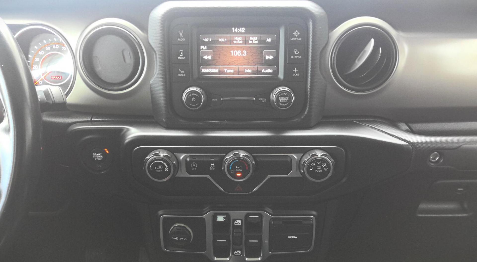 2020 BLACK Jeep Gladiator Sport (1C6HJTAG8LL) with an 3.6L V6 DOHC 24V engine, 6M transmission, located at 502 S. Riverside Avenue, Medford, OR, 97501, (541) 773-3136, 42.322803, -122.867477 - Photo#8