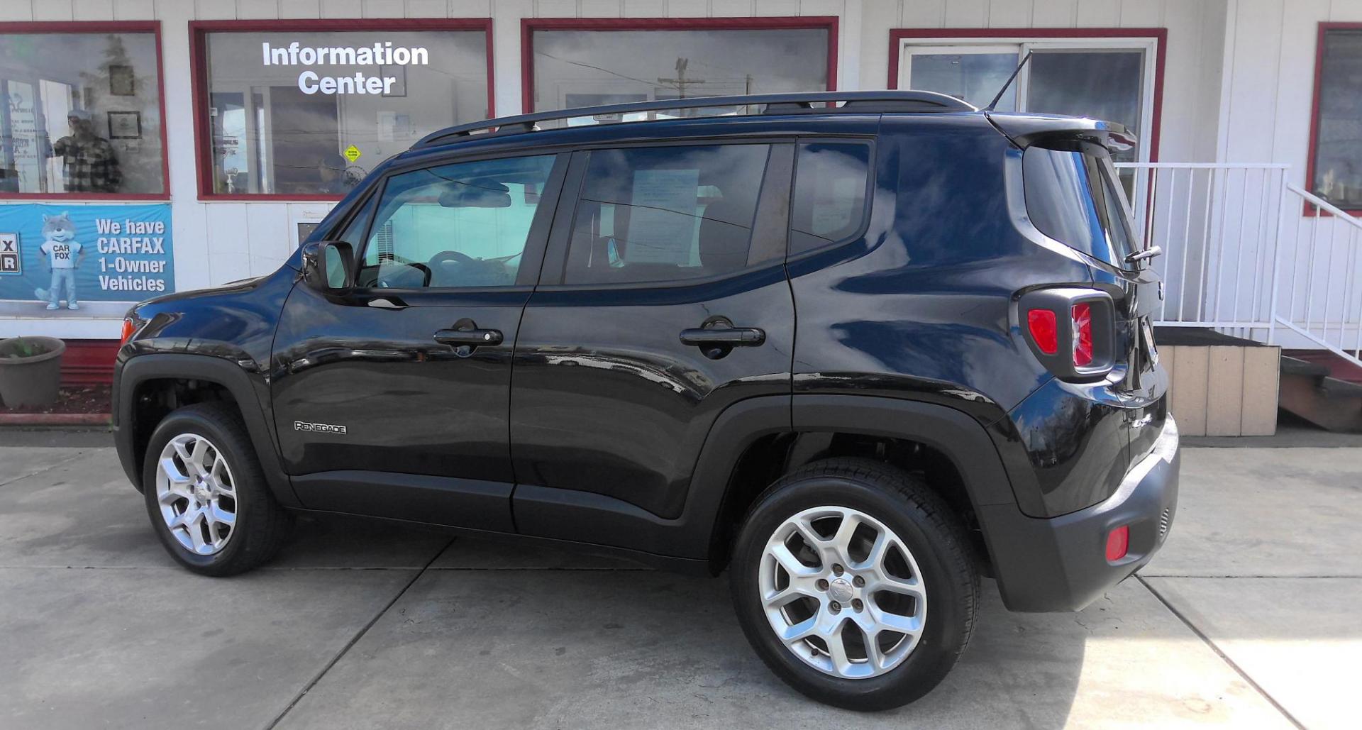 2015 BLACK JEEP RENEGADE (ZACCJBBT0FP) , located at 502 S. Riverside Avenue, Medford, OR, 97501, (541) 773-3136, 42.322803, -122.867477 - Photo#2