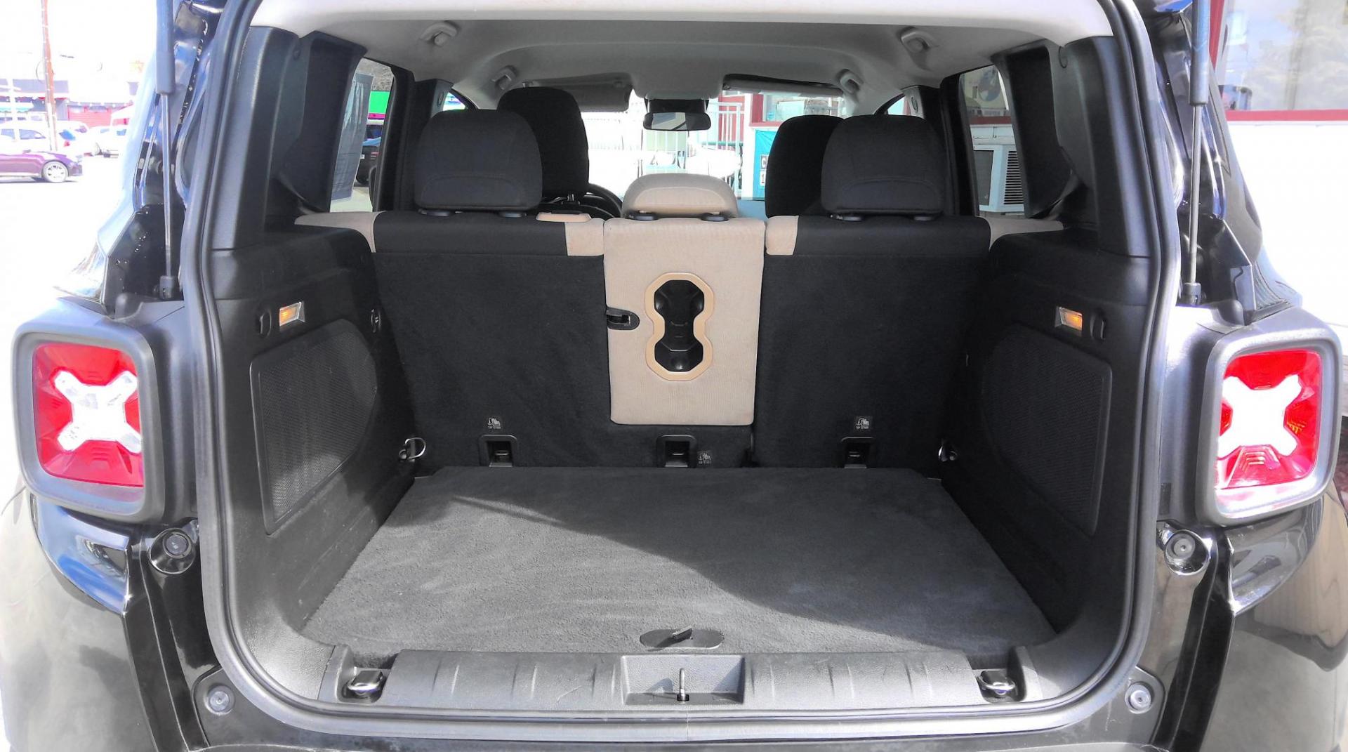 2015 BLACK JEEP RENEGADE (ZACCJBBT0FP) , located at 502 S. Riverside Avenue, Medford, OR, 97501, (541) 773-3136, 42.322803, -122.867477 - Photo#4