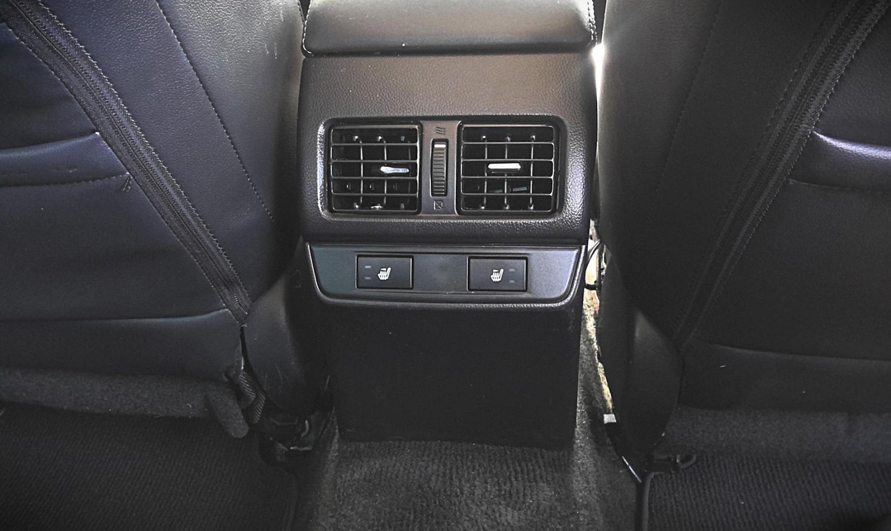 2015 WHITE Subaru Legacy 2.5i Limited (4S3BNAJ65F3) with an 2.5L H4 SOHC 16V engine, 6-Speed Automatic transmission, located at 502 S. Riverside Avenue, Medford, OR, 97501, (541) 773-3136, 42.322803, -122.867477 - Photo#6