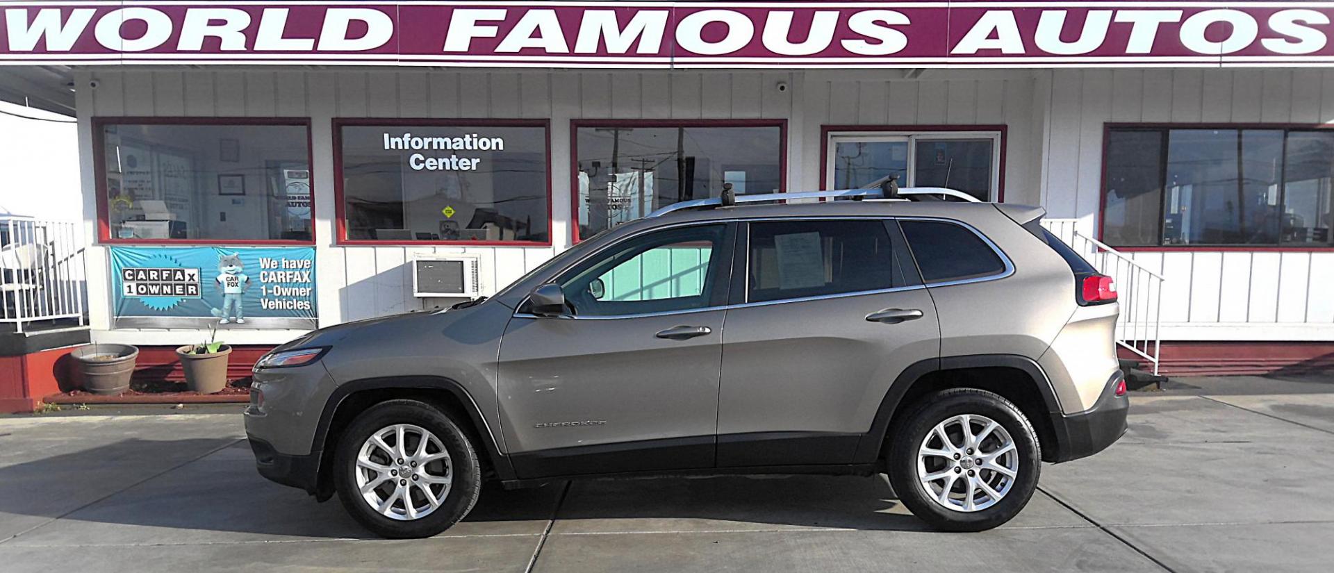 2017 GOLD Jeep Cherokee Latitude FWD (1C4PJLCB3HW) with an 2.4L L4 DOHC 16V engine, 9A transmission, located at 502 S. Riverside Avenue, Medford, OR, 97501, (541) 773-3136, 42.322803, -122.867477 - Photo#0