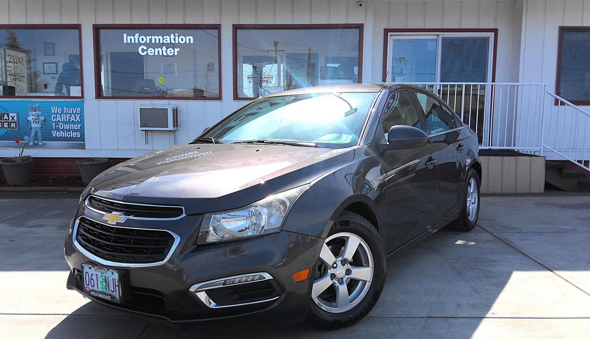 2016 GRAY Chevrolet Cruze 2LT Auto (1G1PE5SB5G7) with an 1.4L L4 DOHC 16V TURBO engine, 6-Speed Automatic transmission, located at 502 S. Riverside Avenue, Medford, OR, 97501, (541) 773-3136, 42.322803, -122.867477 - Photo#1