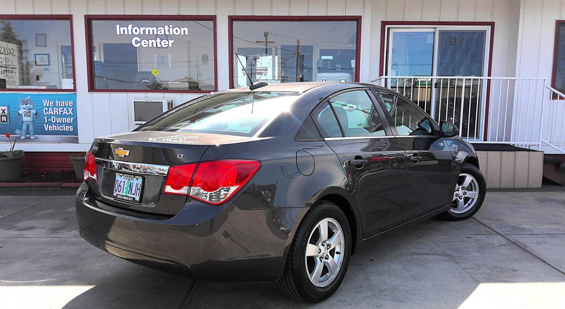 2016 GRAY Chevrolet Cruze 2LT Auto (1G1PE5SB5G7) with an 1.4L L4 DOHC 16V TURBO engine, 6-Speed Automatic transmission, located at 502 S. Riverside Avenue, Medford, OR, 97501, (541) 773-3136, 42.322803, -122.867477 - Photo#2