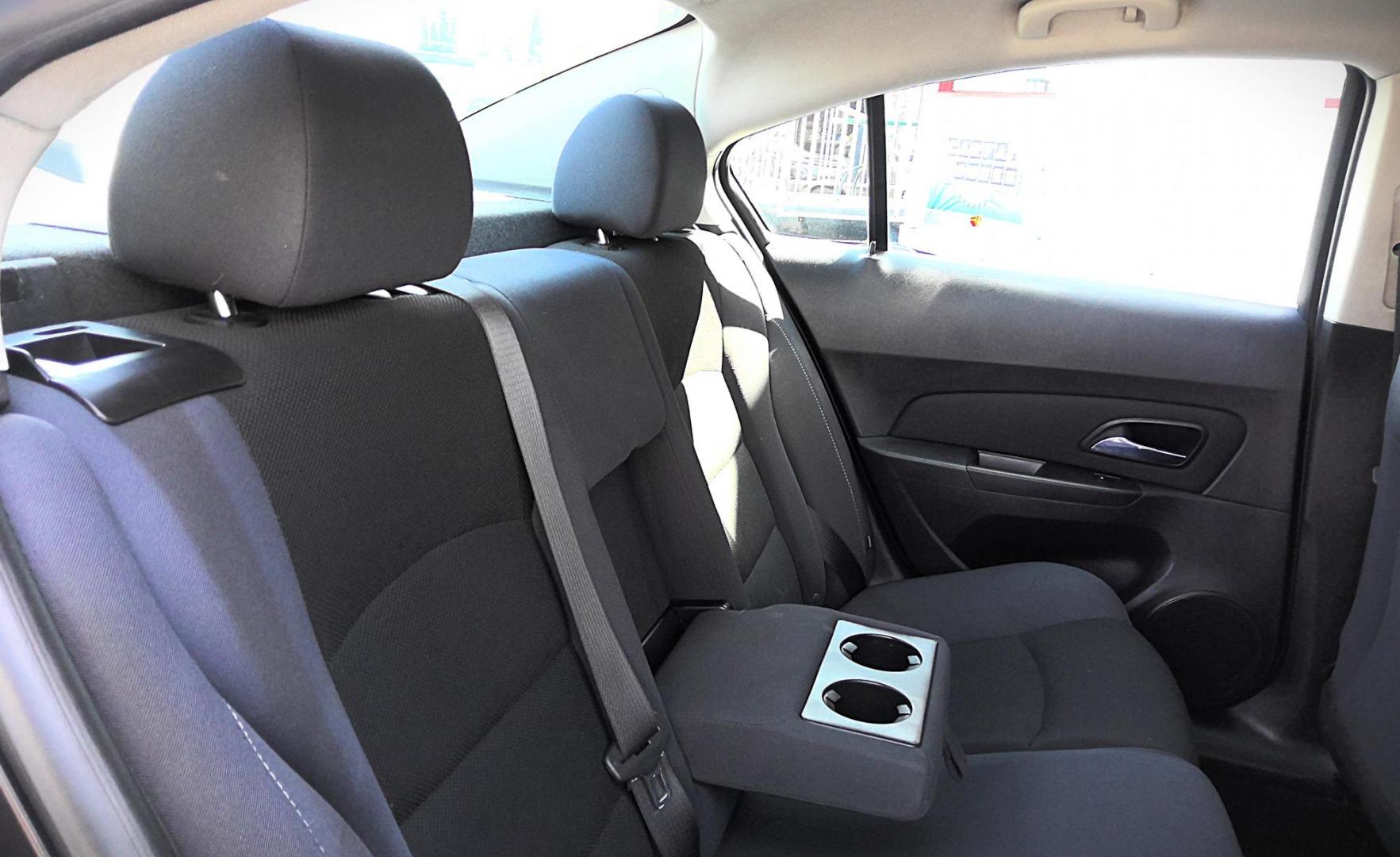 2016 GRAY Chevrolet Cruze 2LT Auto (1G1PE5SB5G7) with an 1.4L L4 DOHC 16V TURBO engine, 6-Speed Automatic transmission, located at 502 S. Riverside Avenue, Medford, OR, 97501, (541) 773-3136, 42.322803, -122.867477 - Photo#5
