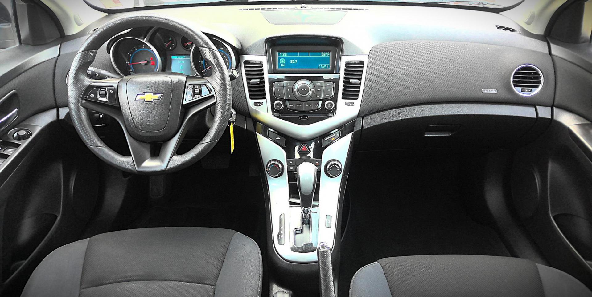 2016 GRAY Chevrolet Cruze 2LT Auto (1G1PE5SB5G7) with an 1.4L L4 DOHC 16V TURBO engine, 6-Speed Automatic transmission, located at 502 S. Riverside Avenue, Medford, OR, 97501, (541) 773-3136, 42.322803, -122.867477 - Photo#6