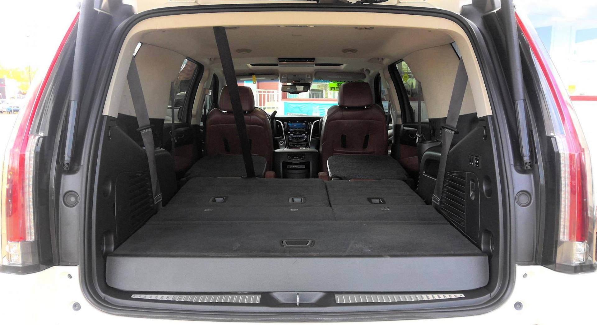 2015 WHITE Cadillac Escalade Premium 4WD (1GYS4CKJ8FR) with an 6.2L V8 OHV 16V FFV engine, 6-Speed Automatic transmission, located at 502 S. Riverside Avenue, Medford, OR, 97501, (541) 773-3136, 42.322803, -122.867477 - Photo#4