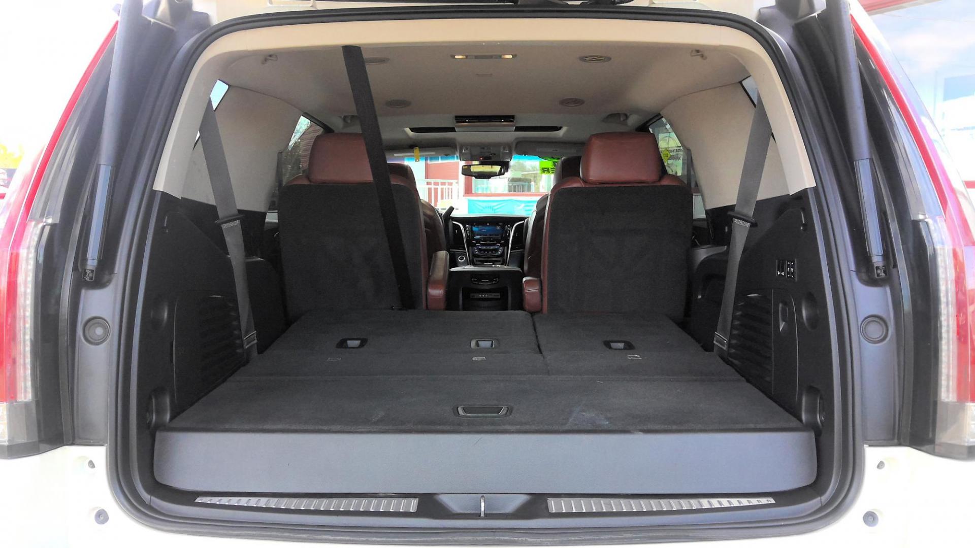 2015 WHITE Cadillac Escalade Premium 4WD (1GYS4CKJ8FR) with an 6.2L V8 OHV 16V FFV engine, 6-Speed Automatic transmission, located at 502 S. Riverside Avenue, Medford, OR, 97501, (541) 773-3136, 42.322803, -122.867477 - Photo#5