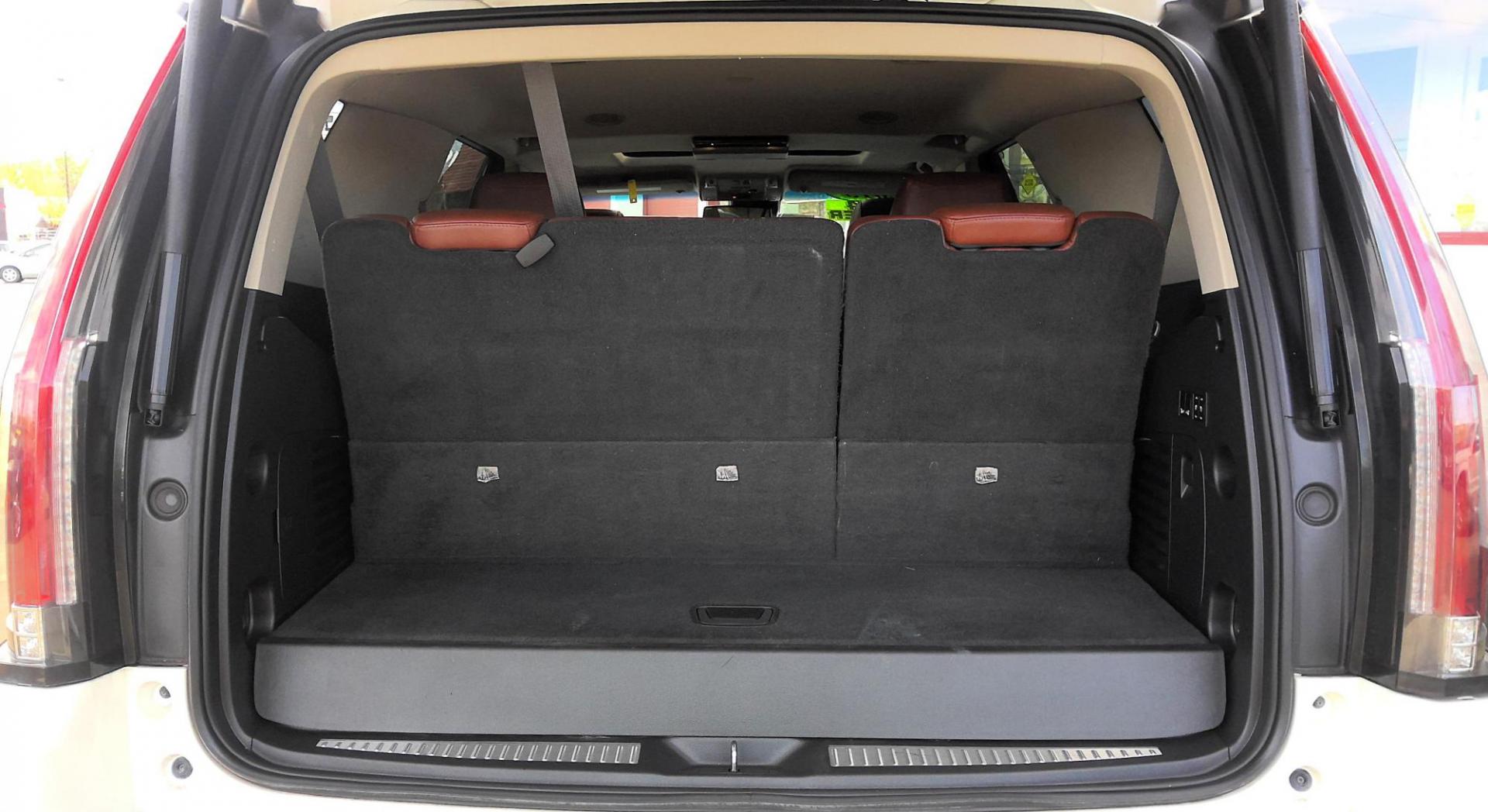 2015 WHITE Cadillac Escalade Premium 4WD (1GYS4CKJ8FR) with an 6.2L V8 OHV 16V FFV engine, 6-Speed Automatic transmission, located at 502 S. Riverside Avenue, Medford, OR, 97501, (541) 773-3136, 42.322803, -122.867477 - Photo#6