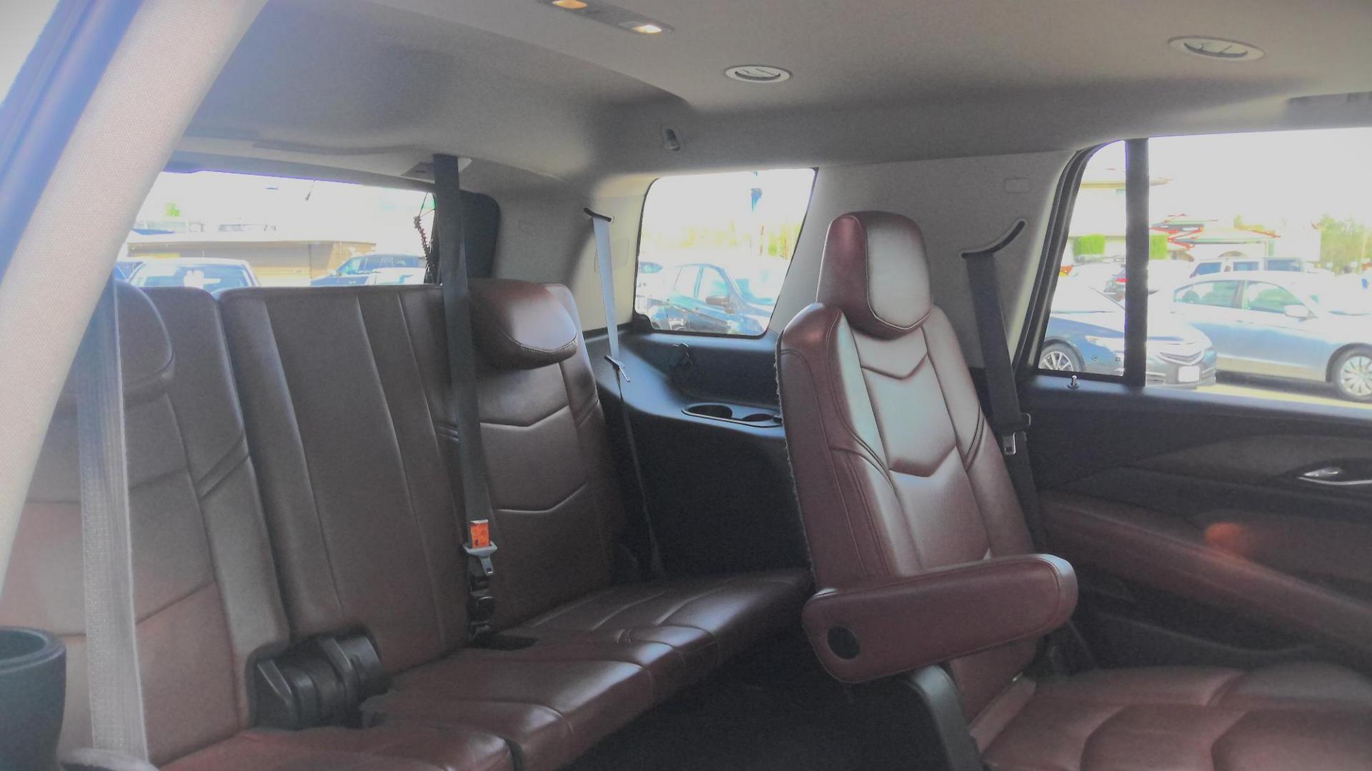 2015 WHITE Cadillac Escalade Premium 4WD (1GYS4CKJ8FR) with an 6.2L V8 OHV 16V FFV engine, 6-Speed Automatic transmission, located at 502 S. Riverside Avenue, Medford, OR, 97501, (541) 773-3136, 42.322803, -122.867477 - Photo#7