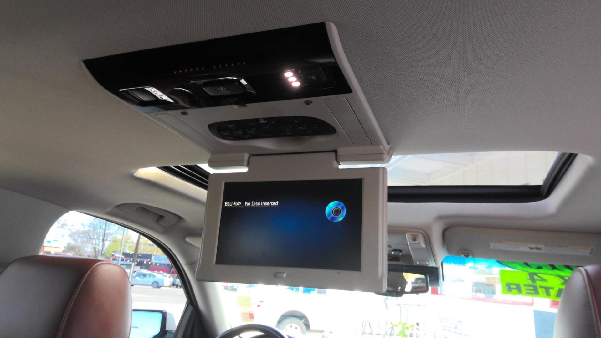 2015 WHITE Cadillac Escalade Premium 4WD (1GYS4CKJ8FR) with an 6.2L V8 OHV 16V FFV engine, 6-Speed Automatic transmission, located at 502 S. Riverside Avenue, Medford, OR, 97501, (541) 773-3136, 42.322803, -122.867477 - Photo#10