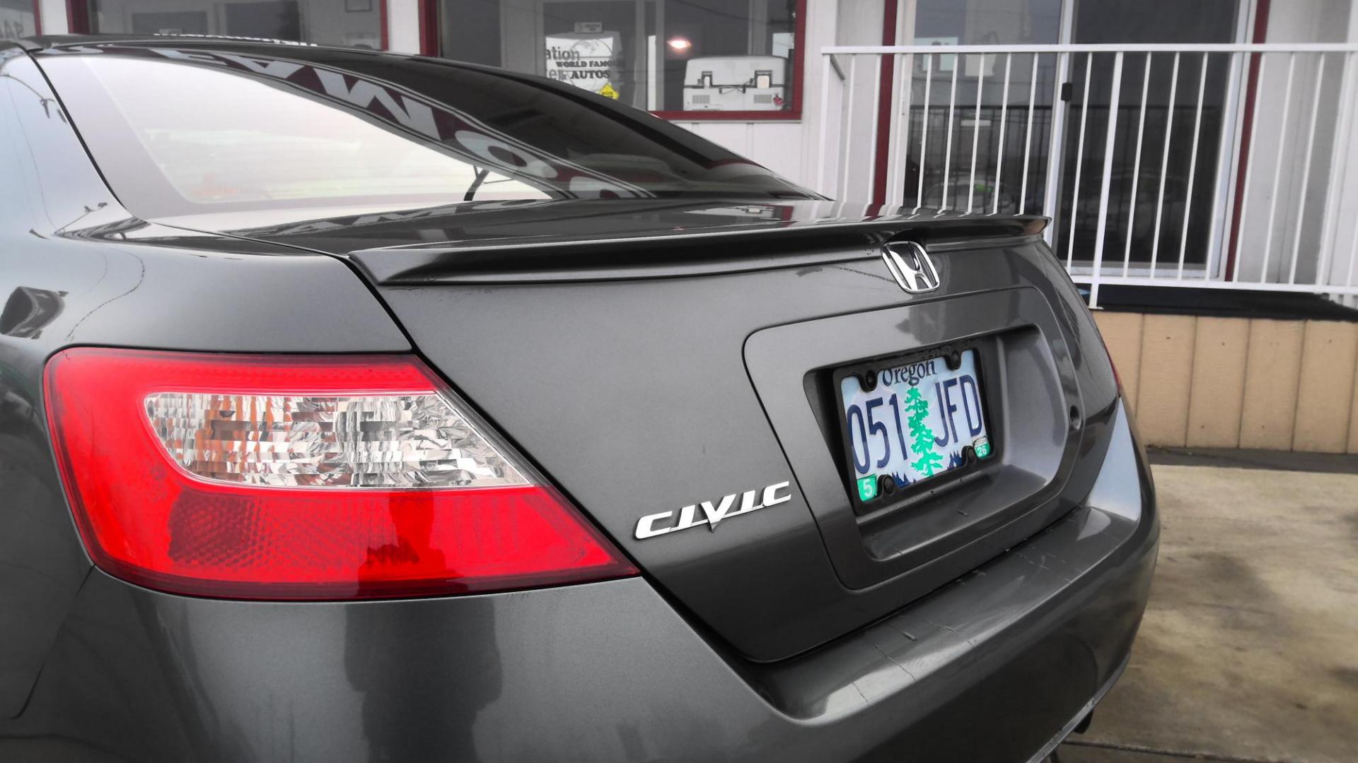 2011 GRAY Honda Civic LX Coupe 5-Speed AT (2HGFG1B64BH) with an 1.8L L4 SOHC 16V engine, 5-Speed Automatic transmission, located at 502 S. Riverside Avenue, Medford, OR, 97501, (541) 773-3136, 42.322803, -122.867477 - Photo#3
