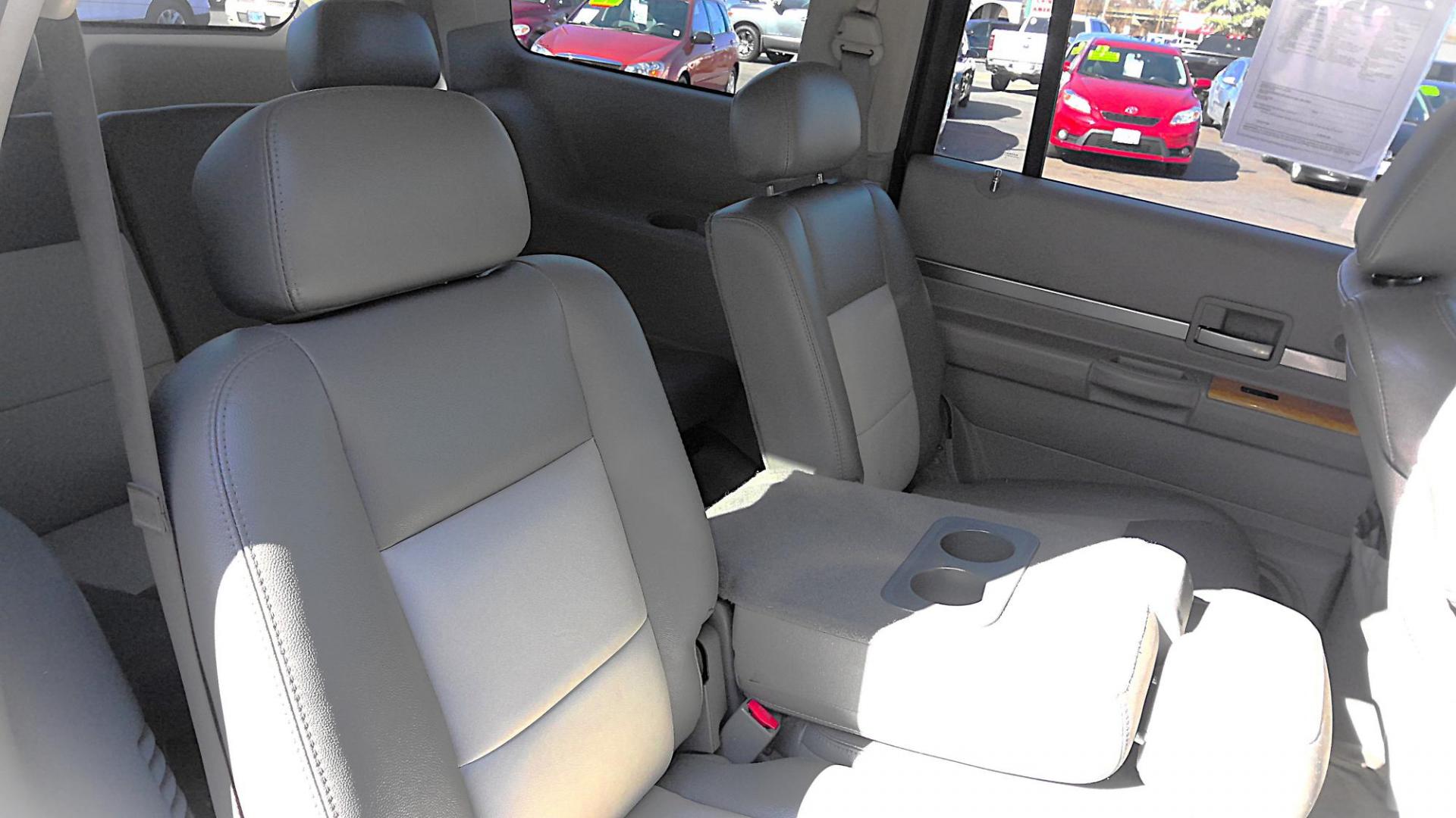 2009 BLACK Chrysler Aspen Limited 4WD (1A8HW58T09F) , 5-Speed Automatic transmission, located at 502 S. Riverside Avenue, Medford, OR, 97501, (541) 773-3136, 42.322803, -122.867477 - Photo#9