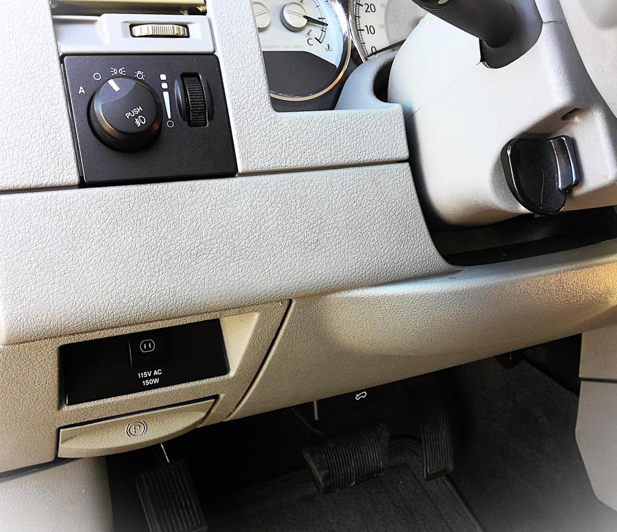 2009 BLACK Chrysler Aspen Limited 4WD (1A8HW58T09F) , 5-Speed Automatic transmission, located at 502 S. Riverside Avenue, Medford, OR, 97501, (541) 773-3136, 42.322803, -122.867477 - Photo#14