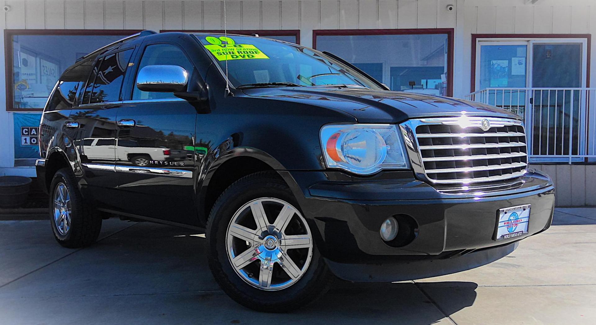 2009 BLACK Chrysler Aspen Limited 4WD (1A8HW58T09F) , 5-Speed Automatic transmission, located at 502 S. Riverside Avenue, Medford, OR, 97501, (541) 773-3136, 42.322803, -122.867477 - Photo#1