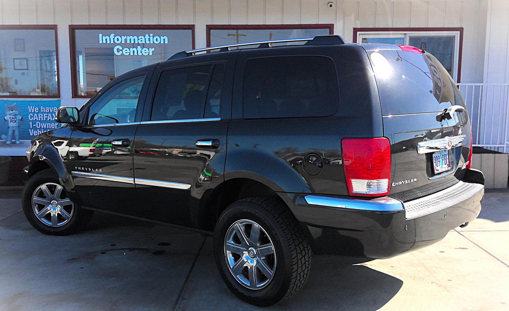 2009 BLACK Chrysler Aspen Limited 4WD (1A8HW58T09F) , 5-Speed Automatic transmission, located at 502 S. Riverside Avenue, Medford, OR, 97501, (541) 773-3136, 42.322803, -122.867477 - Photo#2