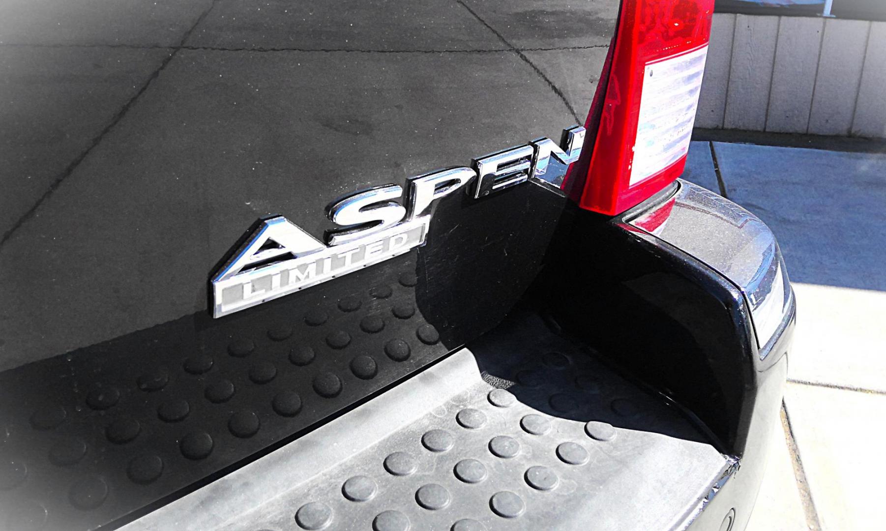 2009 BLACK Chrysler Aspen Limited 4WD (1A8HW58T09F) , 5-Speed Automatic transmission, located at 502 S. Riverside Avenue, Medford, OR, 97501, (541) 773-3136, 42.322803, -122.867477 - Photo#3