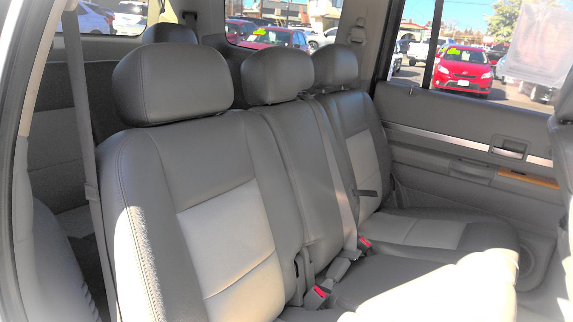 2009 BLACK Chrysler Aspen Limited 4WD (1A8HW58T09F) , 5-Speed Automatic transmission, located at 502 S. Riverside Avenue, Medford, OR, 97501, (541) 773-3136, 42.322803, -122.867477 - Photo#8