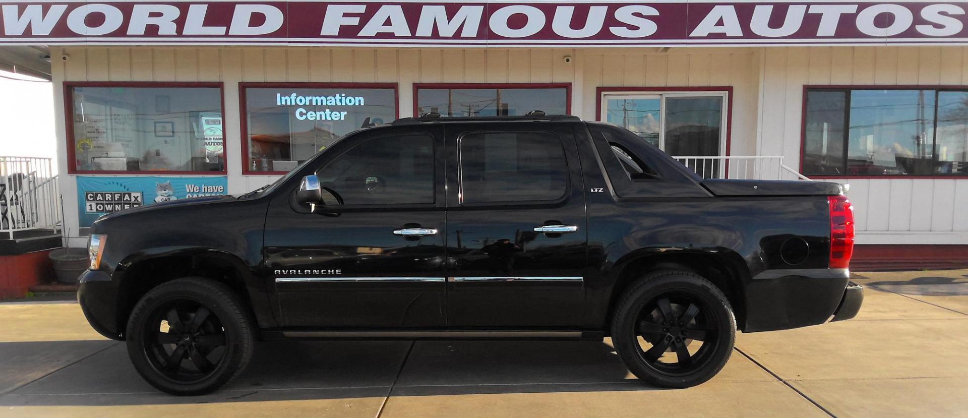 2012 BLACK Chevrolet Avalanche LTZ 4WD (3GNTKGE75CG) with an 5.3L V8 OHV 16V FFV engine, 4-Speed Automatic transmission, located at 502 S. Riverside Avenue, Medford, OR, 97501, (541) 773-3136, 42.322803, -122.867477 - Photo#0