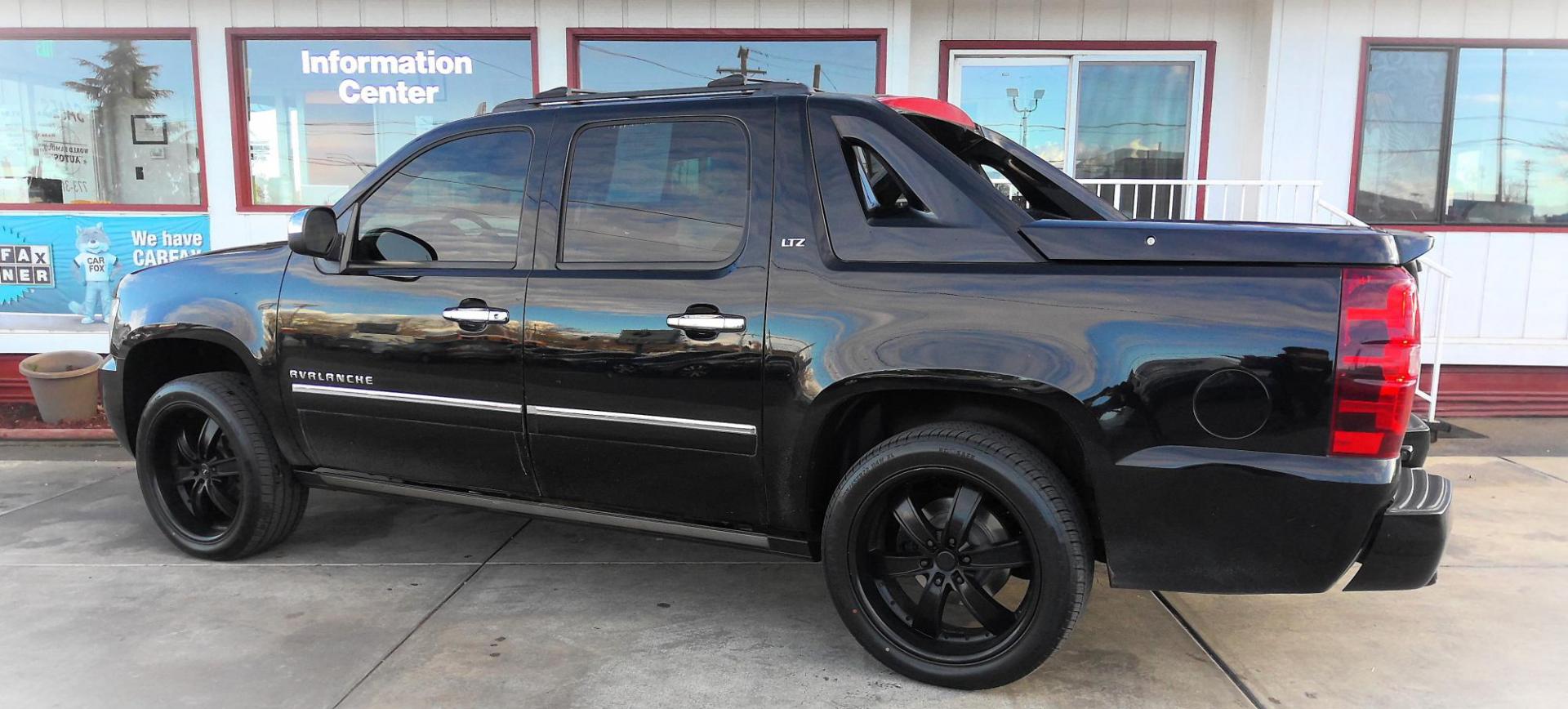 2012 BLACK Chevrolet Avalanche LTZ 4WD (3GNTKGE75CG) with an 5.3L V8 OHV 16V FFV engine, 4-Speed Automatic transmission, located at 502 S. Riverside Avenue, Medford, OR, 97501, (541) 773-3136, 42.322803, -122.867477 - Photo#2