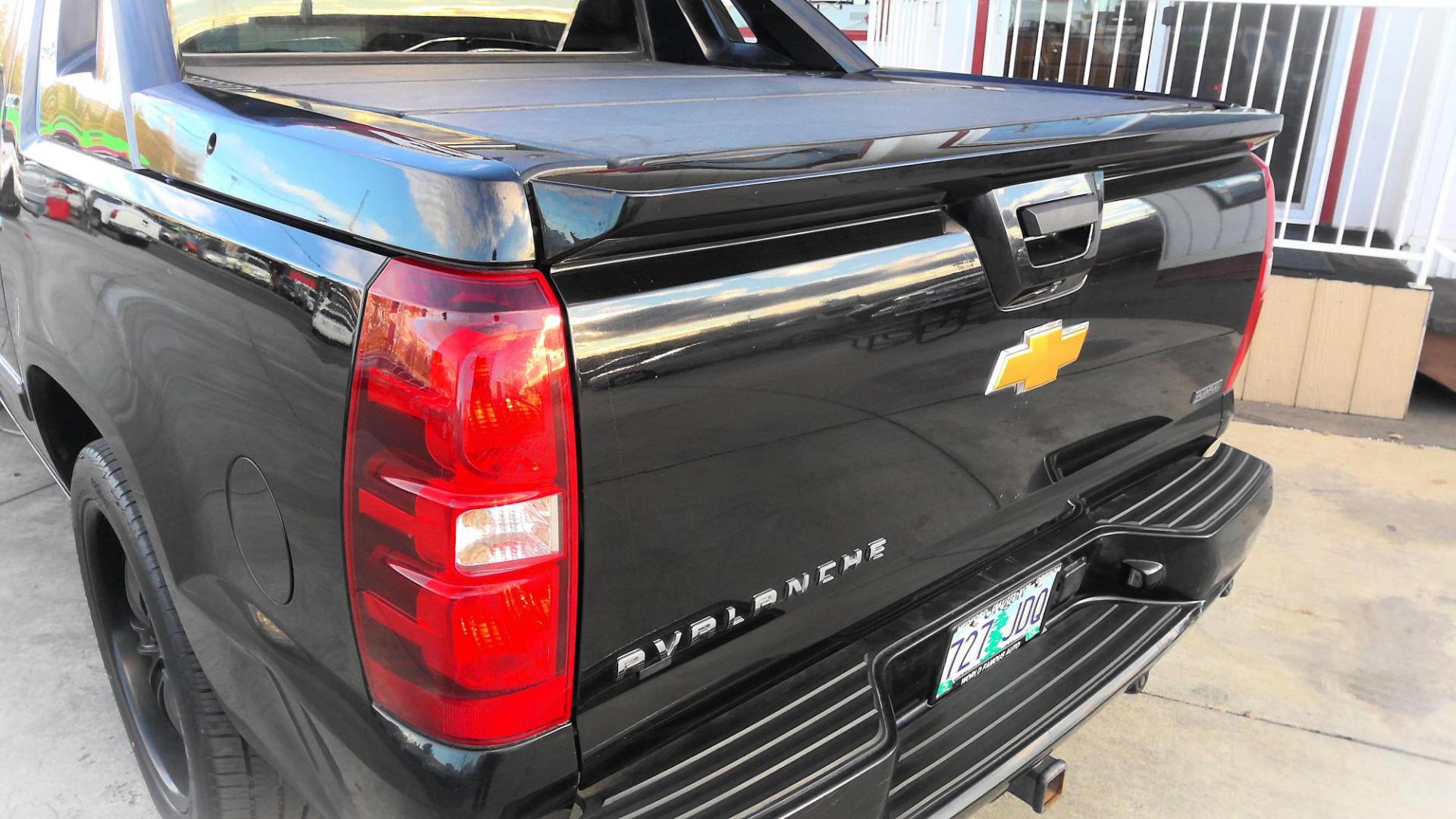 2012 BLACK Chevrolet Avalanche LTZ 4WD (3GNTKGE75CG) with an 5.3L V8 OHV 16V FFV engine, 4-Speed Automatic transmission, located at 502 S. Riverside Avenue, Medford, OR, 97501, (541) 773-3136, 42.322803, -122.867477 - Photo#3