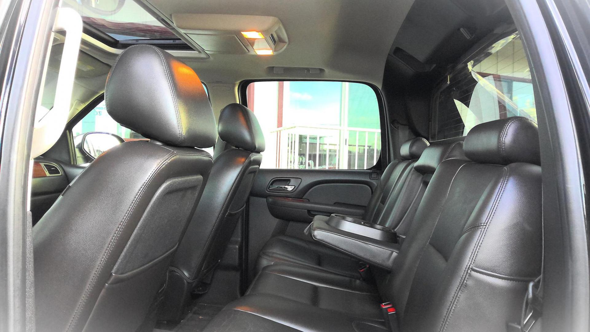 2012 BLACK Chevrolet Avalanche LTZ 4WD (3GNTKGE75CG) with an 5.3L V8 OHV 16V FFV engine, 4-Speed Automatic transmission, located at 502 S. Riverside Avenue, Medford, OR, 97501, (541) 773-3136, 42.322803, -122.867477 - Photo#4