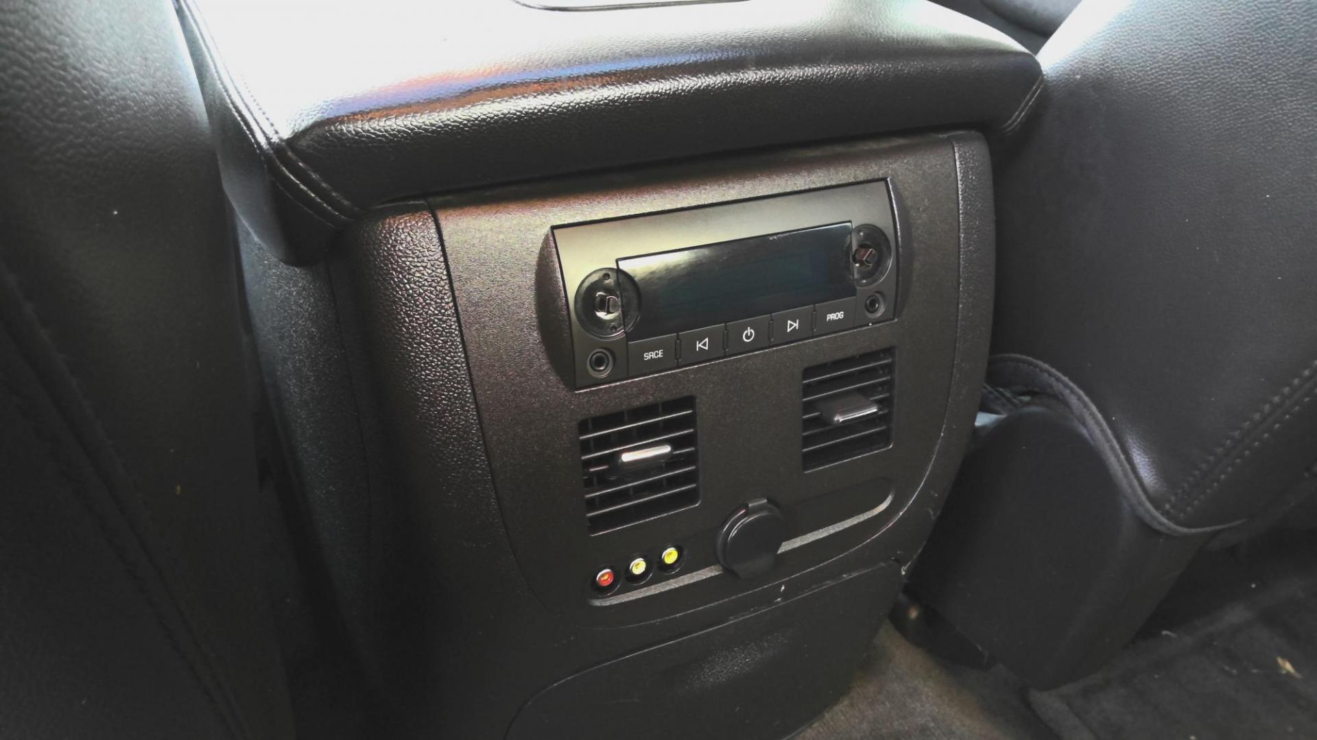 2012 BLACK Chevrolet Avalanche LTZ 4WD (3GNTKGE75CG) with an 5.3L V8 OHV 16V FFV engine, 4-Speed Automatic transmission, located at 502 S. Riverside Avenue, Medford, OR, 97501, (541) 773-3136, 42.322803, -122.867477 - Photo#5