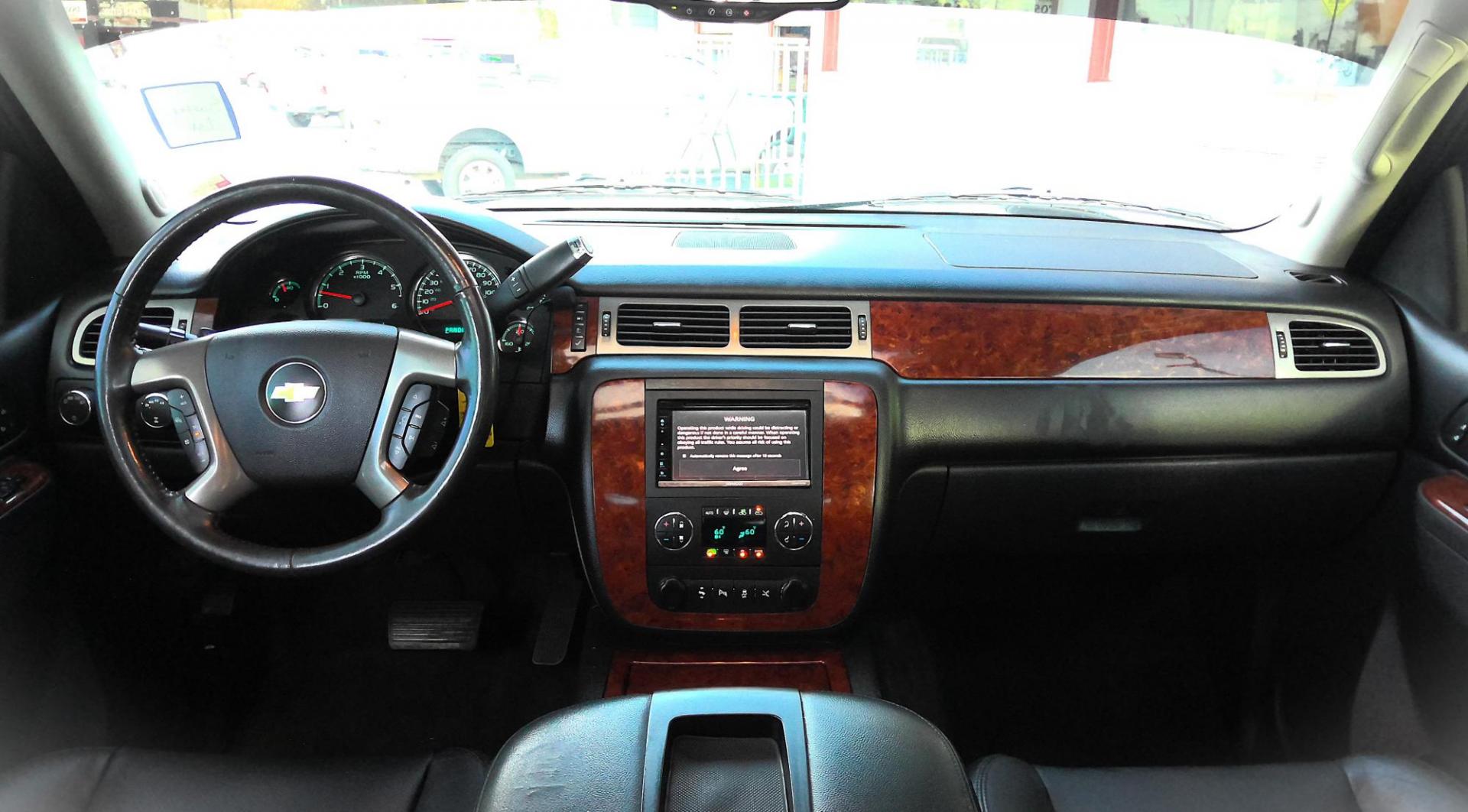 2012 BLACK Chevrolet Avalanche LTZ 4WD (3GNTKGE75CG) with an 5.3L V8 OHV 16V FFV engine, 4-Speed Automatic transmission, located at 502 S. Riverside Avenue, Medford, OR, 97501, (541) 773-3136, 42.322803, -122.867477 - Photo#6