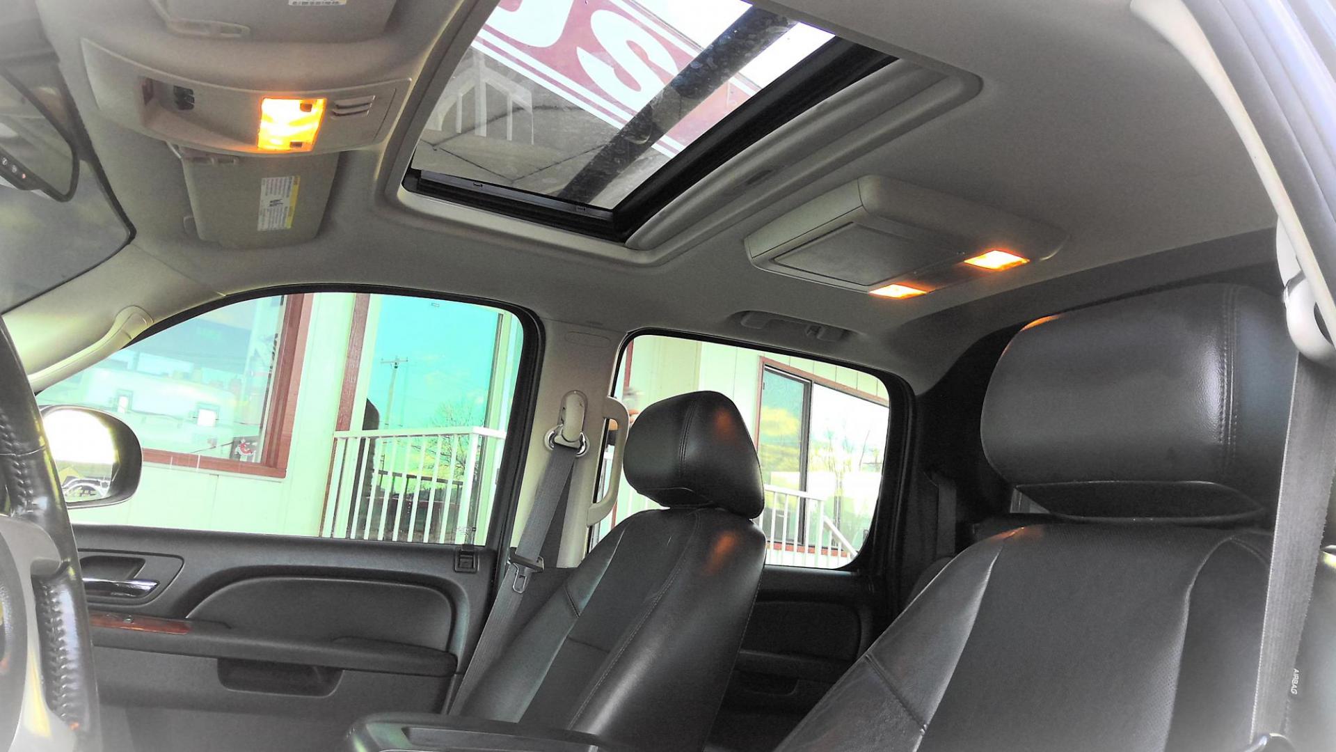 2012 BLACK Chevrolet Avalanche LTZ 4WD (3GNTKGE75CG) with an 5.3L V8 OHV 16V FFV engine, 4-Speed Automatic transmission, located at 502 S. Riverside Avenue, Medford, OR, 97501, (541) 773-3136, 42.322803, -122.867477 - Photo#8