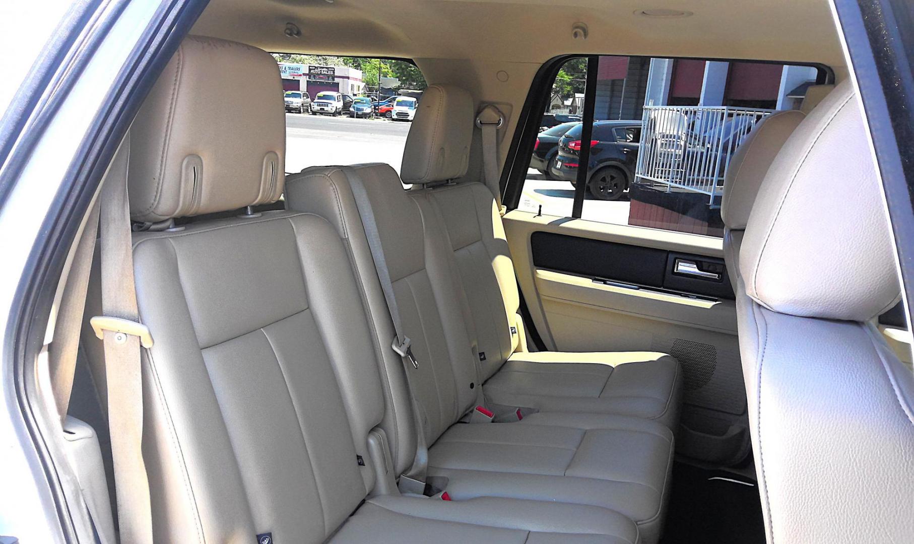 2015 WHITE Ford Expedition XL 4WD (1FMJU1GT8FE) with an 3.5L V6 DOHC 24V FFV engine, 6-Speed Automatic transmission, located at 502 S. Riverside Avenue, Medford, OR, 97501, (541) 773-3136, 42.322803, -122.867477 - Photo#7