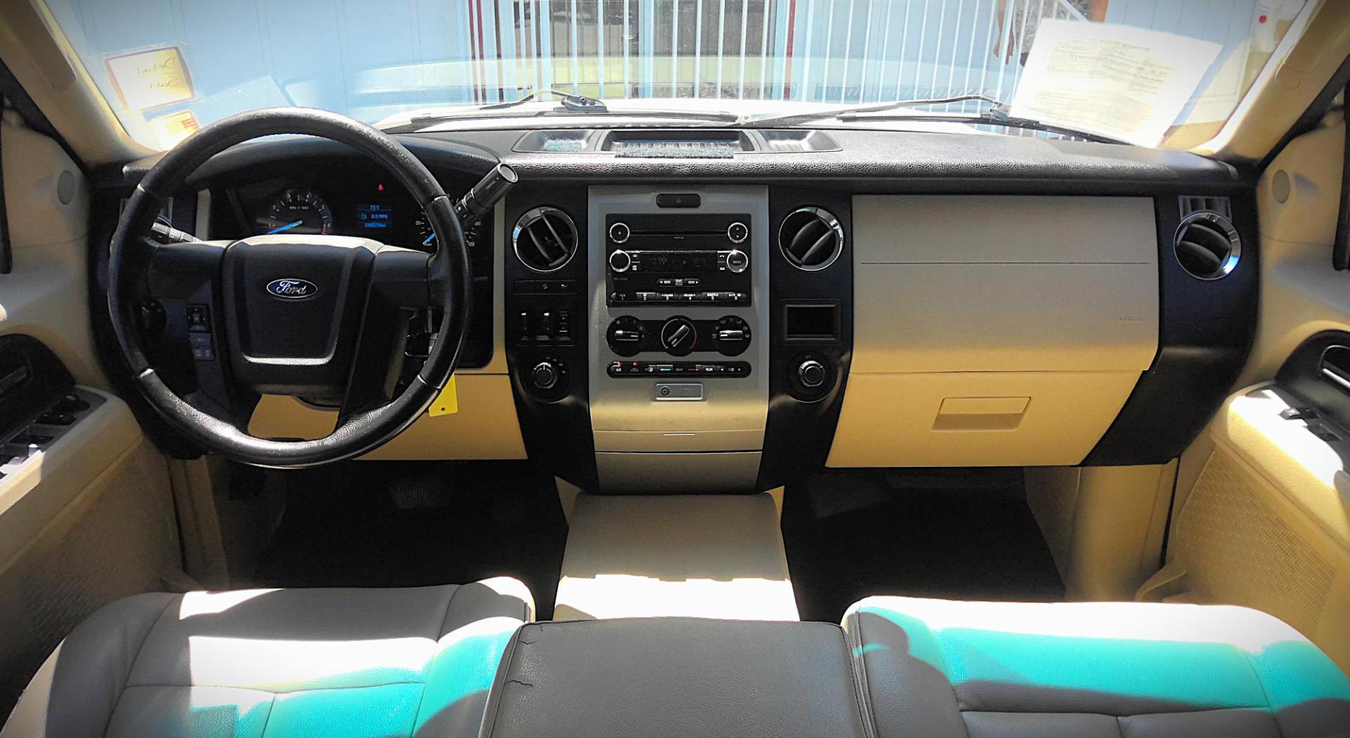 2015 WHITE Ford Expedition XL 4WD (1FMJU1GT8FE) with an 3.5L V6 DOHC 24V FFV engine, 6-Speed Automatic transmission, located at 502 S. Riverside Avenue, Medford, OR, 97501, (541) 773-3136, 42.322803, -122.867477 - Photo#8
