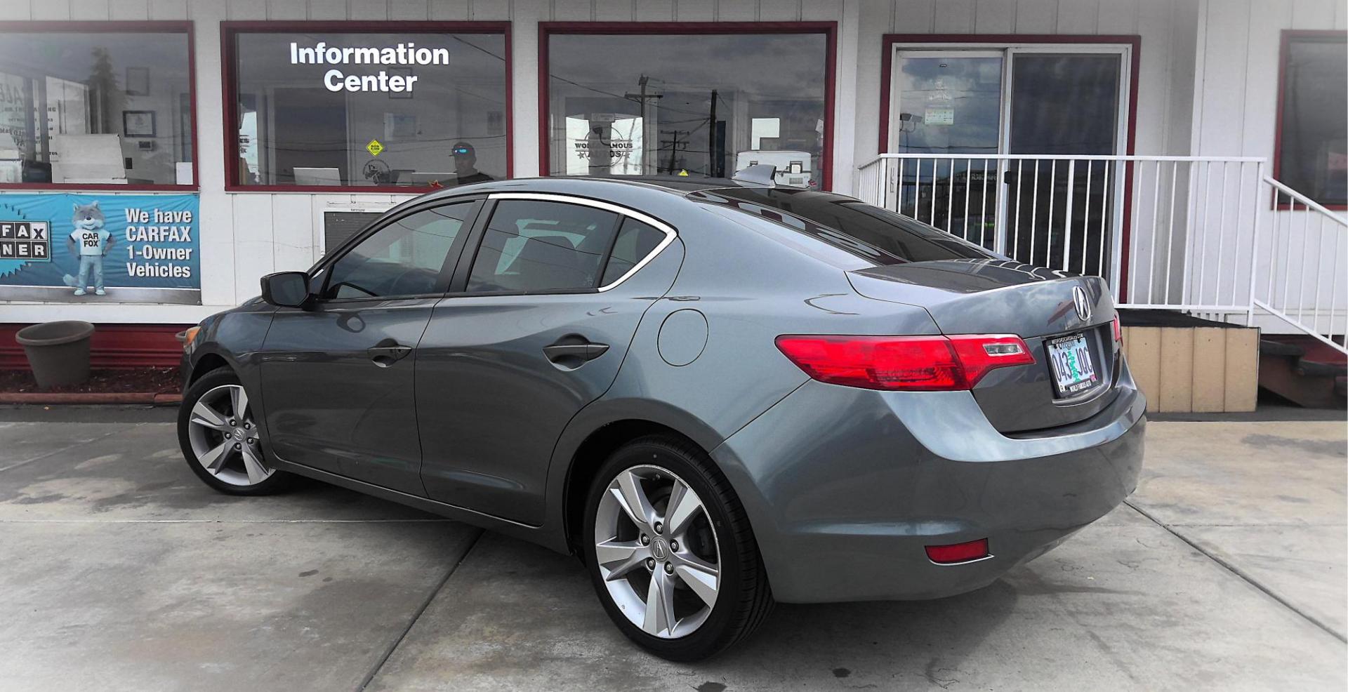 2013 GRAY /Gray Acura ILX 6-Spd MT w/ Premium Package (19VDE2E55DE) with an 2.4L L4 16V DOHC engine, 6-Speed Manual transmission, located at 502 S. Riverside Avenue, Medford, OR, 97501, (541) 773-3136, 42.322803, -122.867477 - This 2013 Acura ILX is a compact sports sedan with a 6-speed manual transmission, double wishbone suspension, heated seats, and a 2.4-liter four-cylinder engine that produces 201 horsepower. - Photo#2
