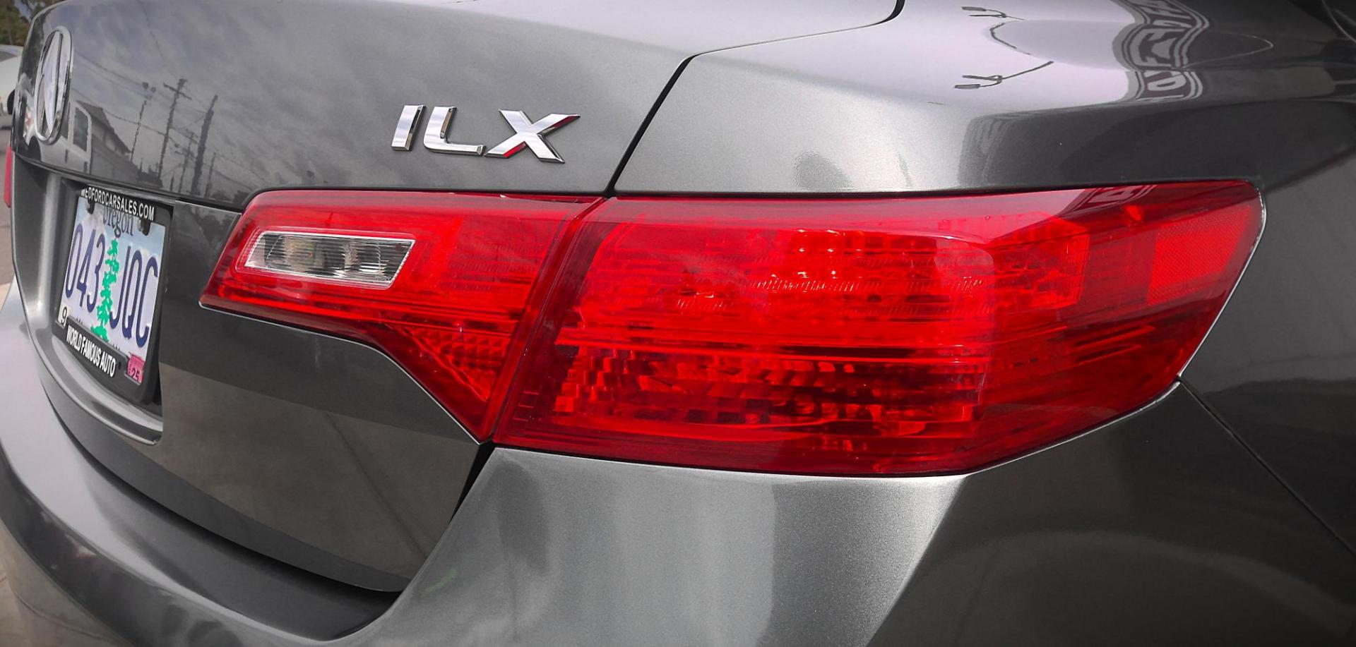 2013 GRAY /Gray Acura ILX 6-Spd MT w/ Premium Package (19VDE2E55DE) with an 2.4L L4 16V DOHC engine, 6-Speed Manual transmission, located at 502 S. Riverside Avenue, Medford, OR, 97501, (541) 773-3136, 42.322803, -122.867477 - This 2013 Acura ILX is a compact sports sedan with a 6-speed manual transmission, double wishbone suspension, heated seats, and a 2.4-liter four-cylinder engine that produces 201 horsepower. - Photo#3