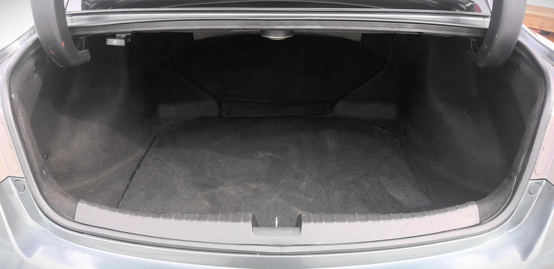 2013 GRAY /Gray Acura ILX 6-Spd MT w/ Premium Package (19VDE2E55DE) with an 2.4L L4 16V DOHC engine, 6-Speed Manual transmission, located at 502 S. Riverside Avenue, Medford, OR, 97501, (541) 773-3136, 42.322803, -122.867477 - This 2013 Acura ILX is a compact sports sedan with a 6-speed manual transmission, double wishbone suspension, heated seats, and a 2.4-liter four-cylinder engine that produces 201 horsepower. - Photo#4
