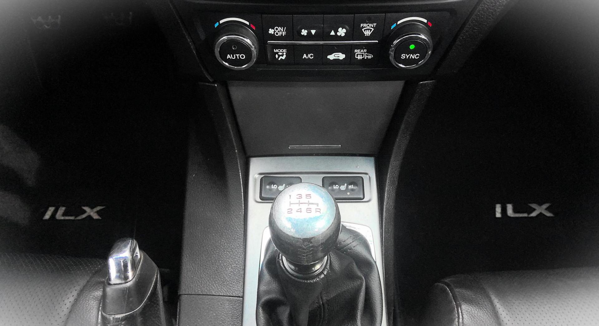 2013 GRAY /Gray Acura ILX 6-Spd MT w/ Premium Package (19VDE2E55DE) with an 2.4L L4 16V DOHC engine, 6-Speed Manual transmission, located at 502 S. Riverside Avenue, Medford, OR, 97501, (541) 773-3136, 42.322803, -122.867477 - This 2013 Acura ILX is a compact sports sedan with a 6-speed manual transmission, double wishbone suspension, heated seats, and a 2.4-liter four-cylinder engine that produces 201 horsepower. - Photo#9