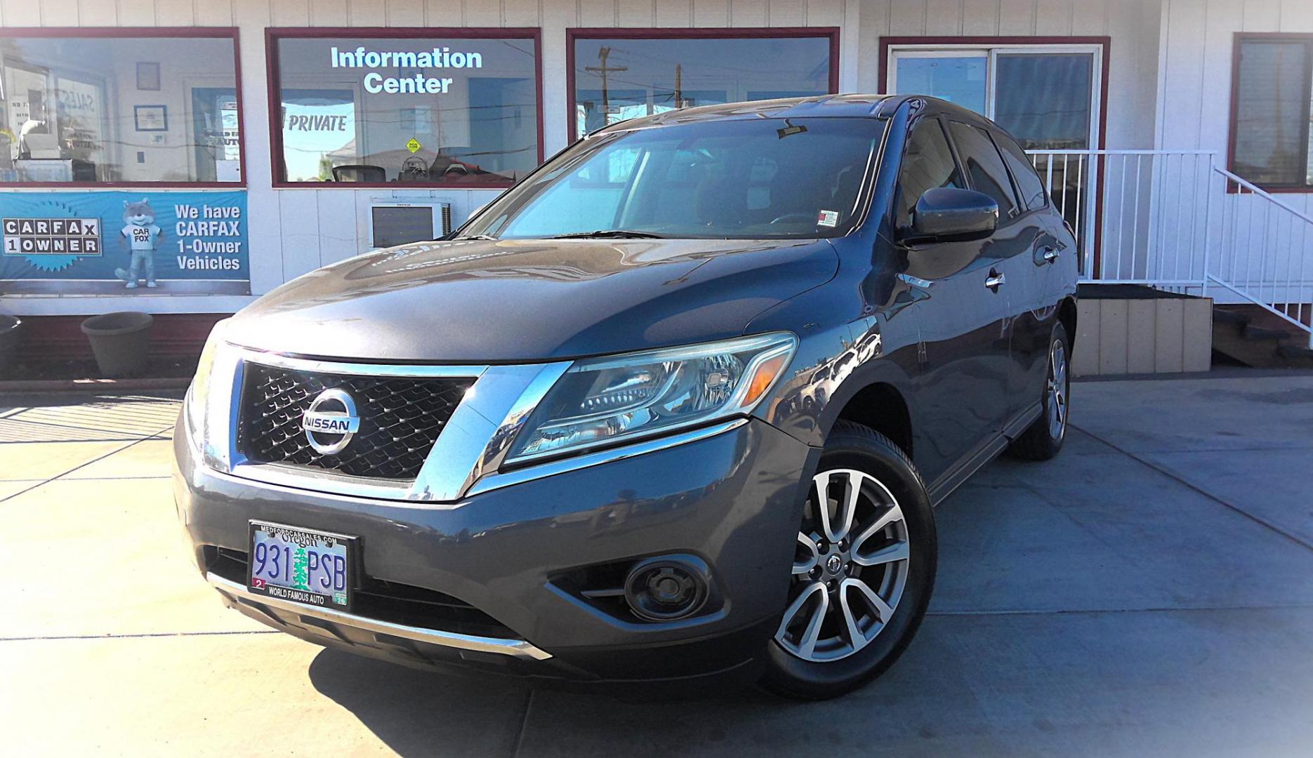 2014 GRAY /Black Nissan Pathfinder S 4WD (5N1AR2MMXEC) with an 3.5L V6 DOHC 24V engine, Continuously Variable Transmission transmission, located at 502 S. Riverside Avenue, Medford, OR, 97501, (541) 773-3136, 42.322803, -122.867477 - Known for the most interior room in it's class, this 2014 Nissan Pathfinder is an excellent SUV for hauling family, friends, and groceries around town as well as being an ultra-comfortable road trip adventure vehicle. With a 5,000lb towing capacity (tow hitch not included), intuitive AWD (with 4x4 l - Photo#1